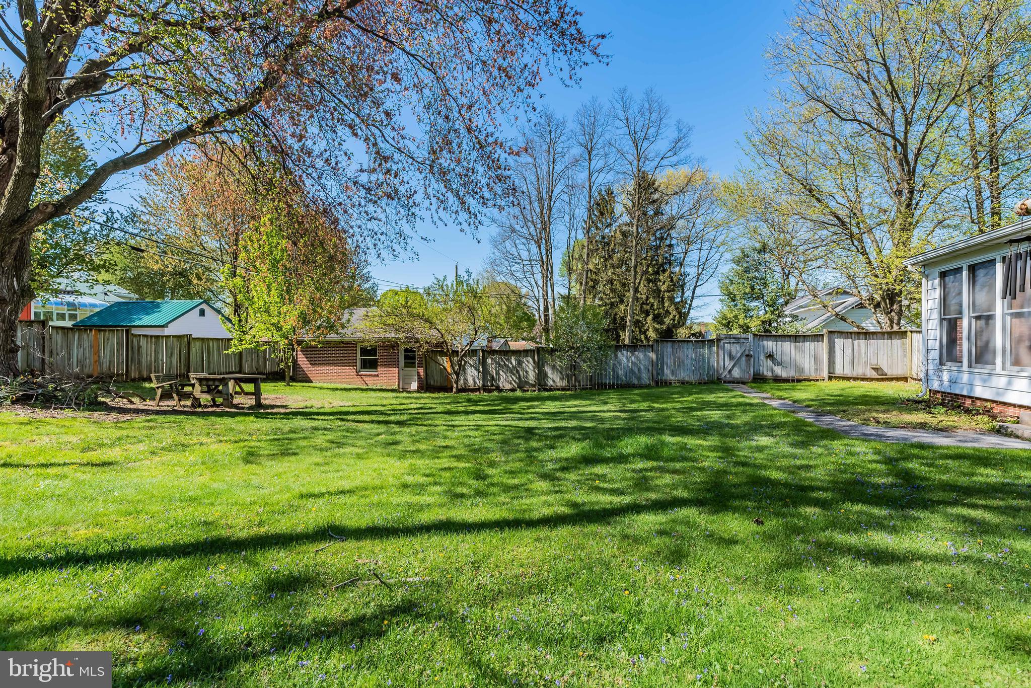 HALLWOOD HEIGHTS - Residential