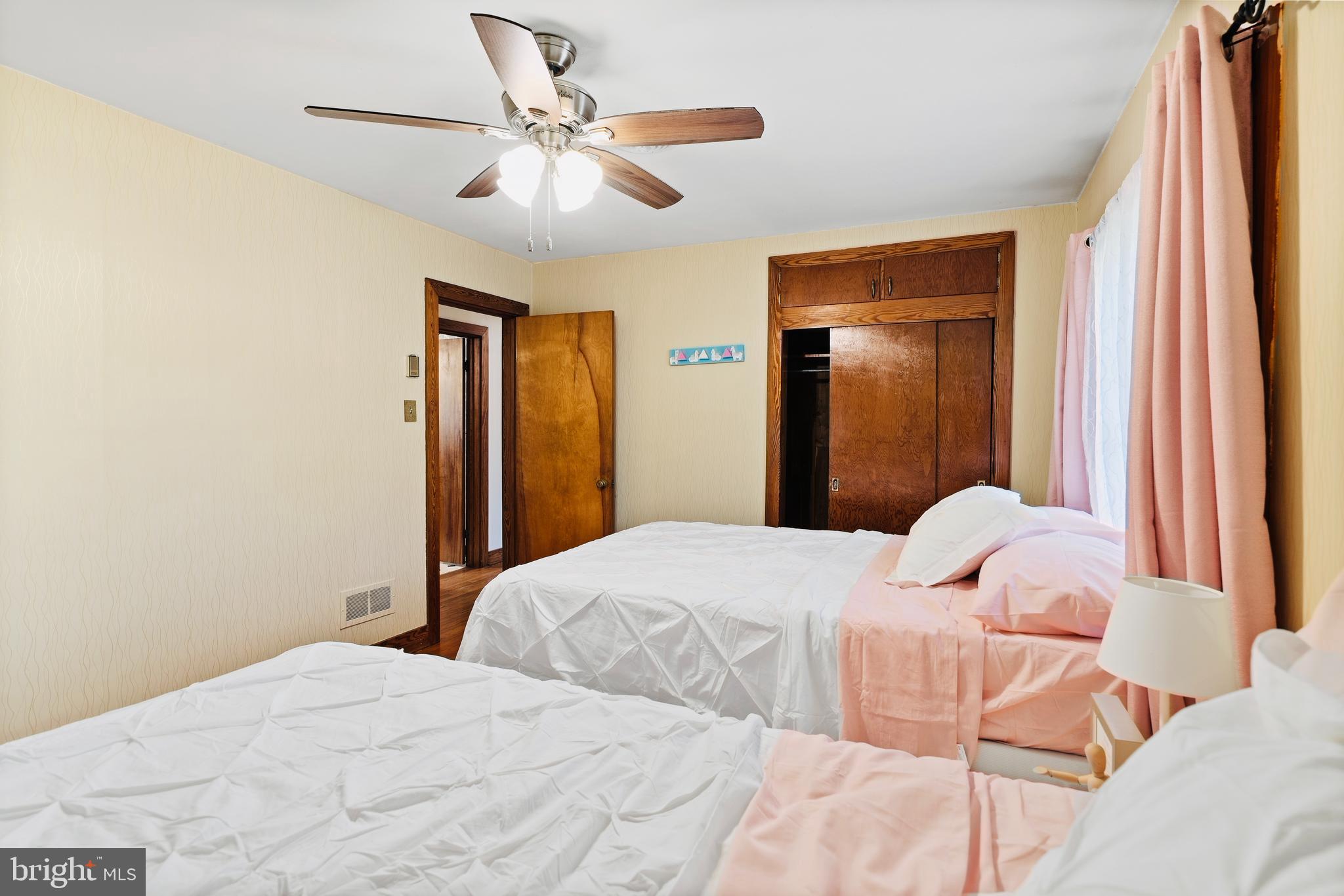 HALLWOOD HEIGHTS - Residential