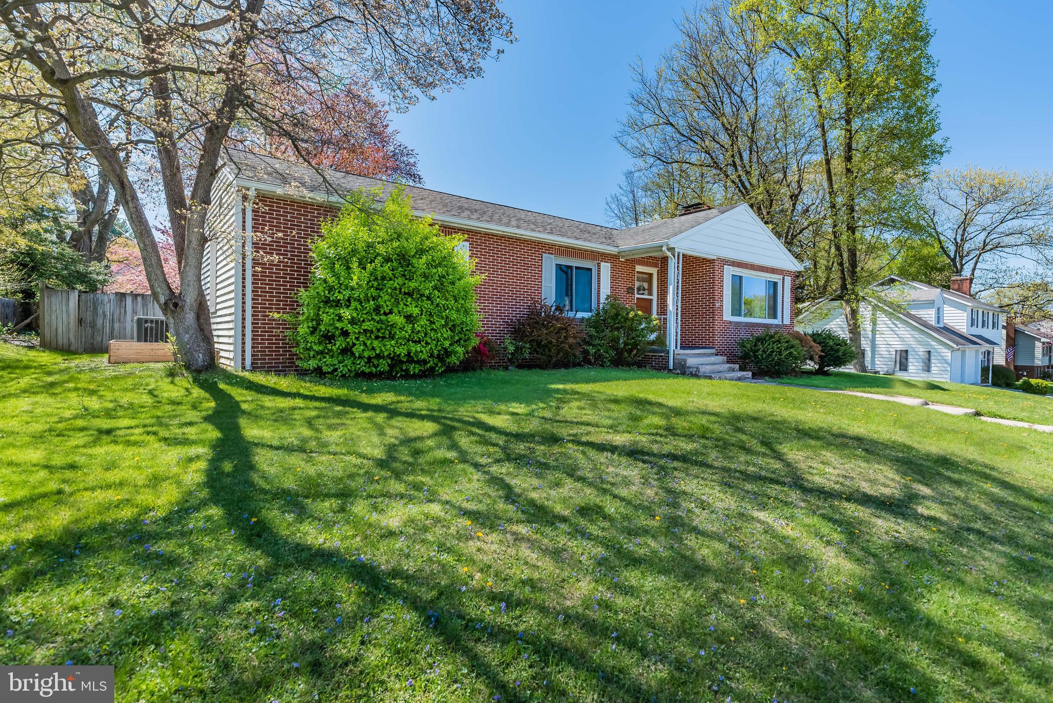 HALLWOOD HEIGHTS - Residential