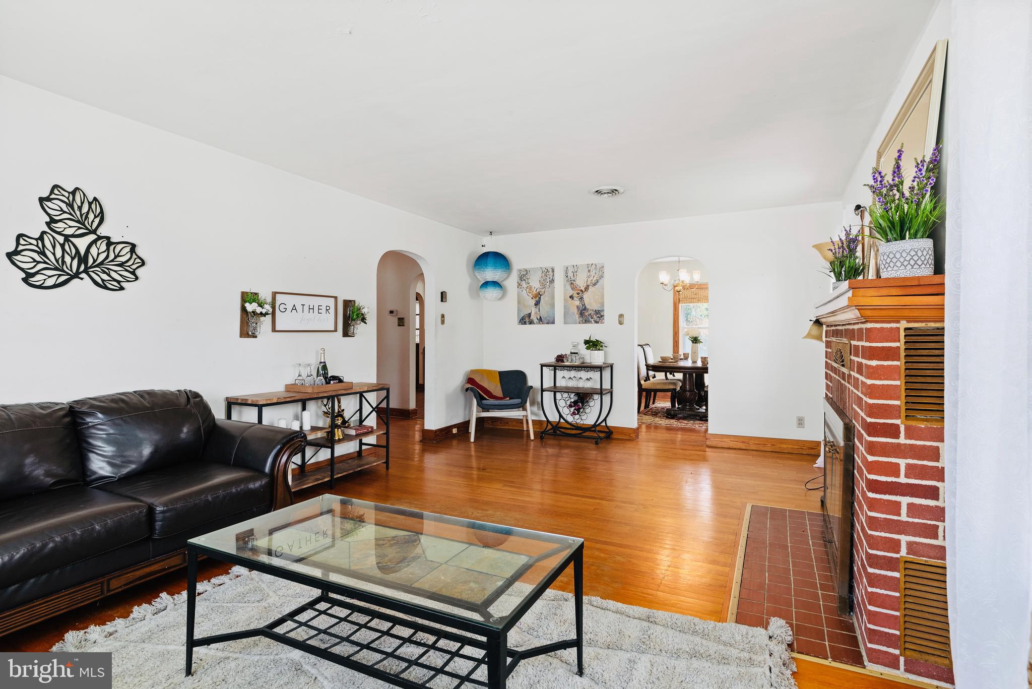 HALLWOOD HEIGHTS - Residential