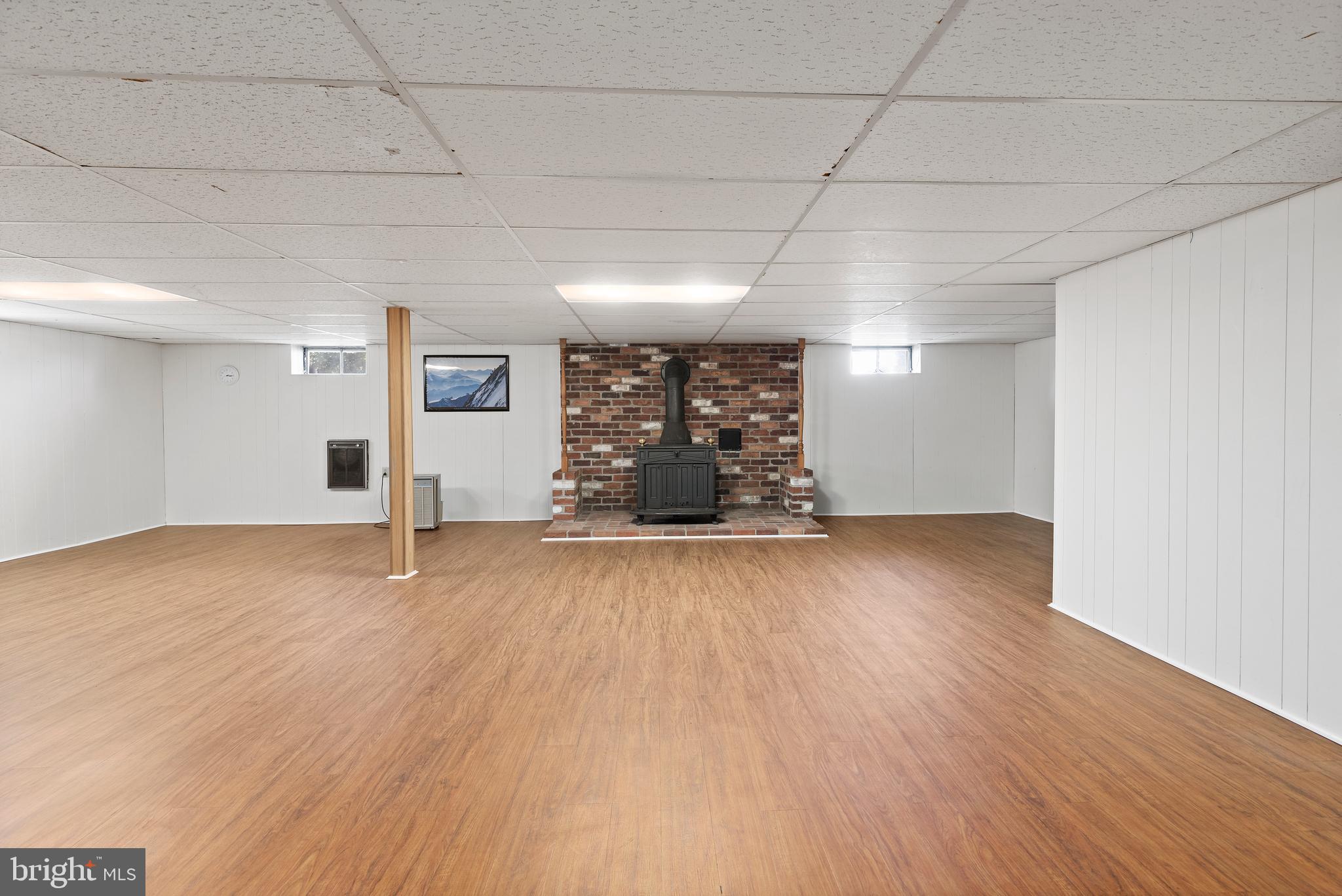 HALLWOOD HEIGHTS - Residential