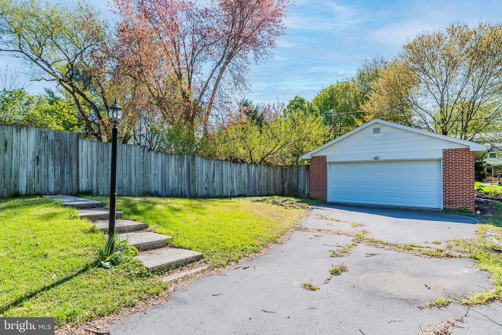 HALLWOOD HEIGHTS - Residential