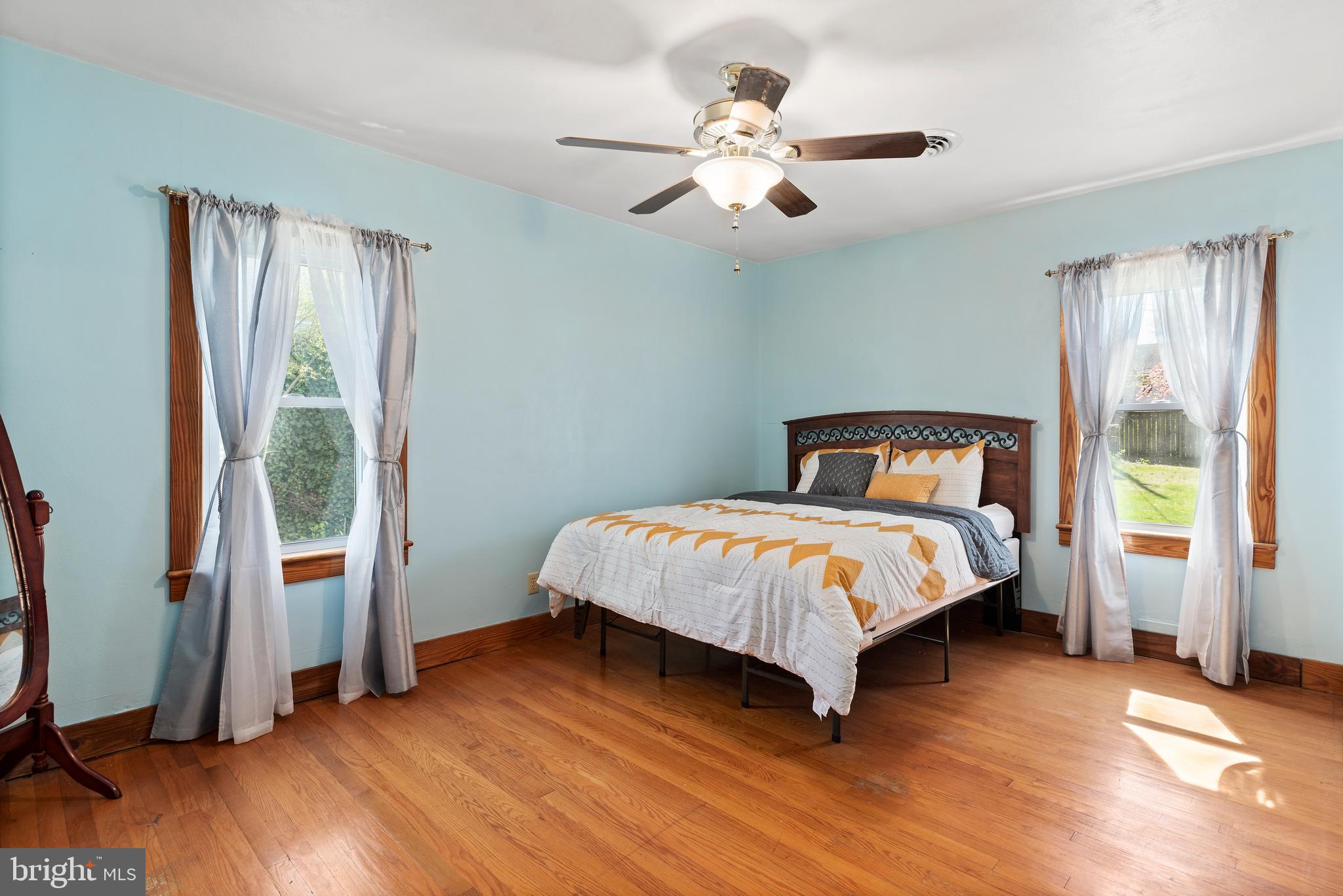 HALLWOOD HEIGHTS - Residential