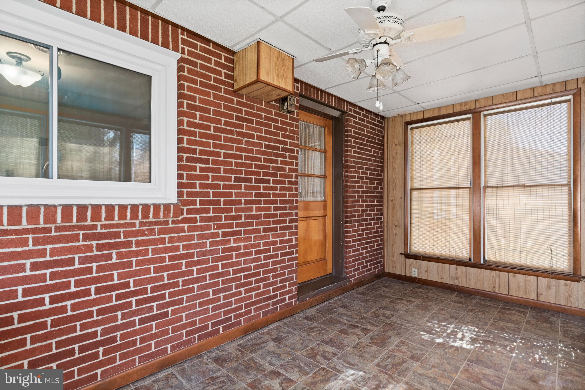 HALLWOOD HEIGHTS - Residential