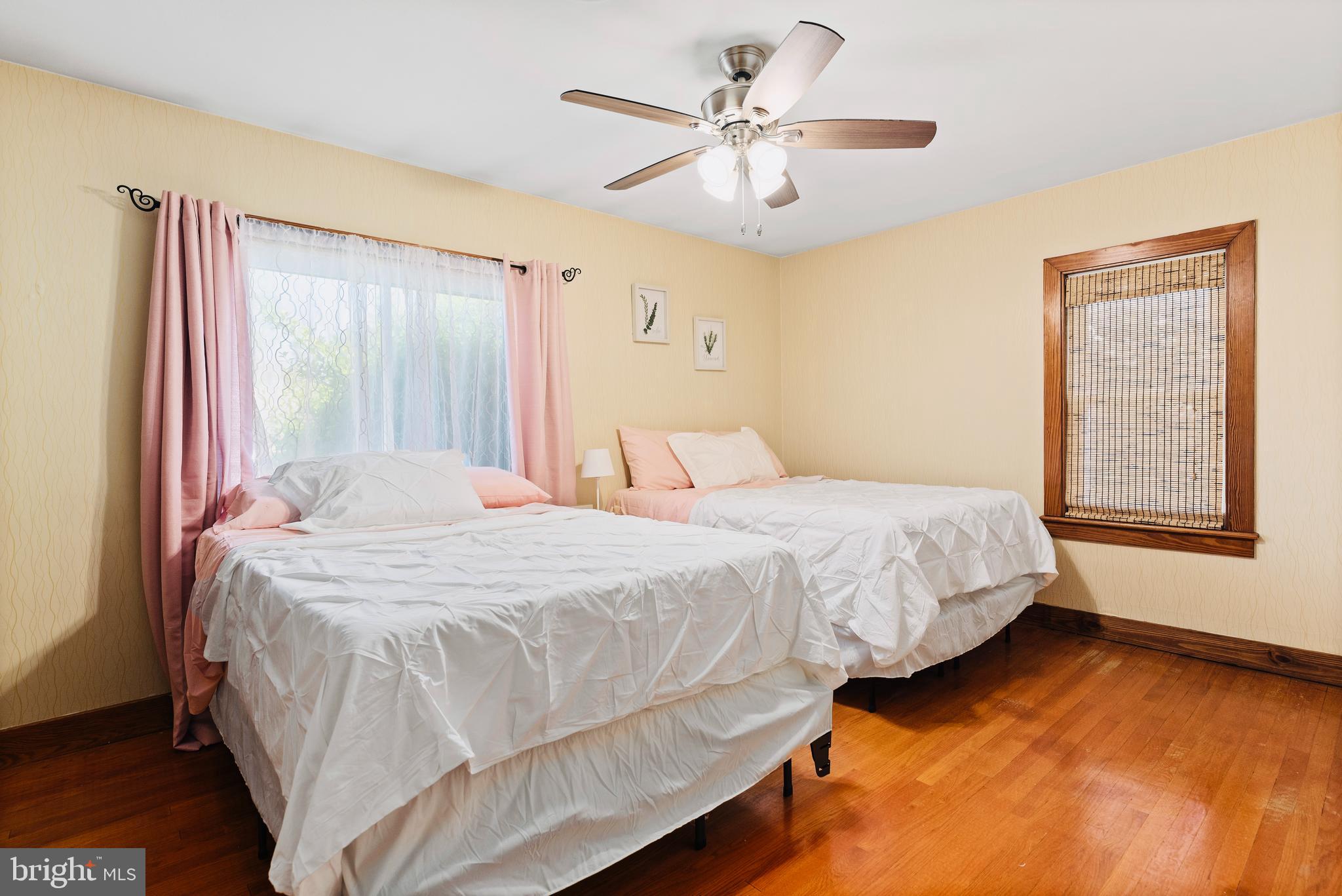 HALLWOOD HEIGHTS - Residential