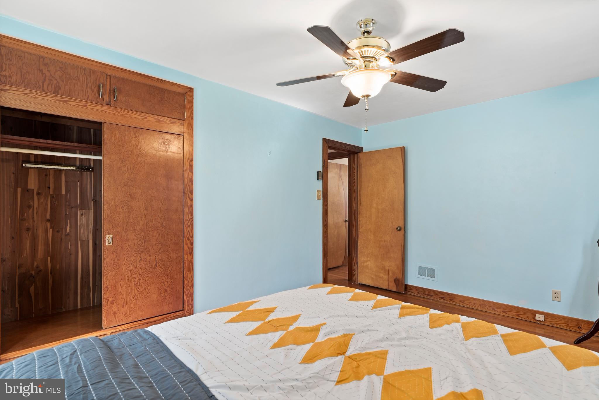 HALLWOOD HEIGHTS - Residential