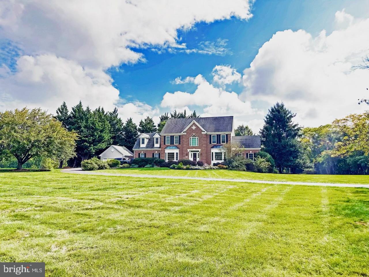 FARMINGTON ON THE GREEN - Residential