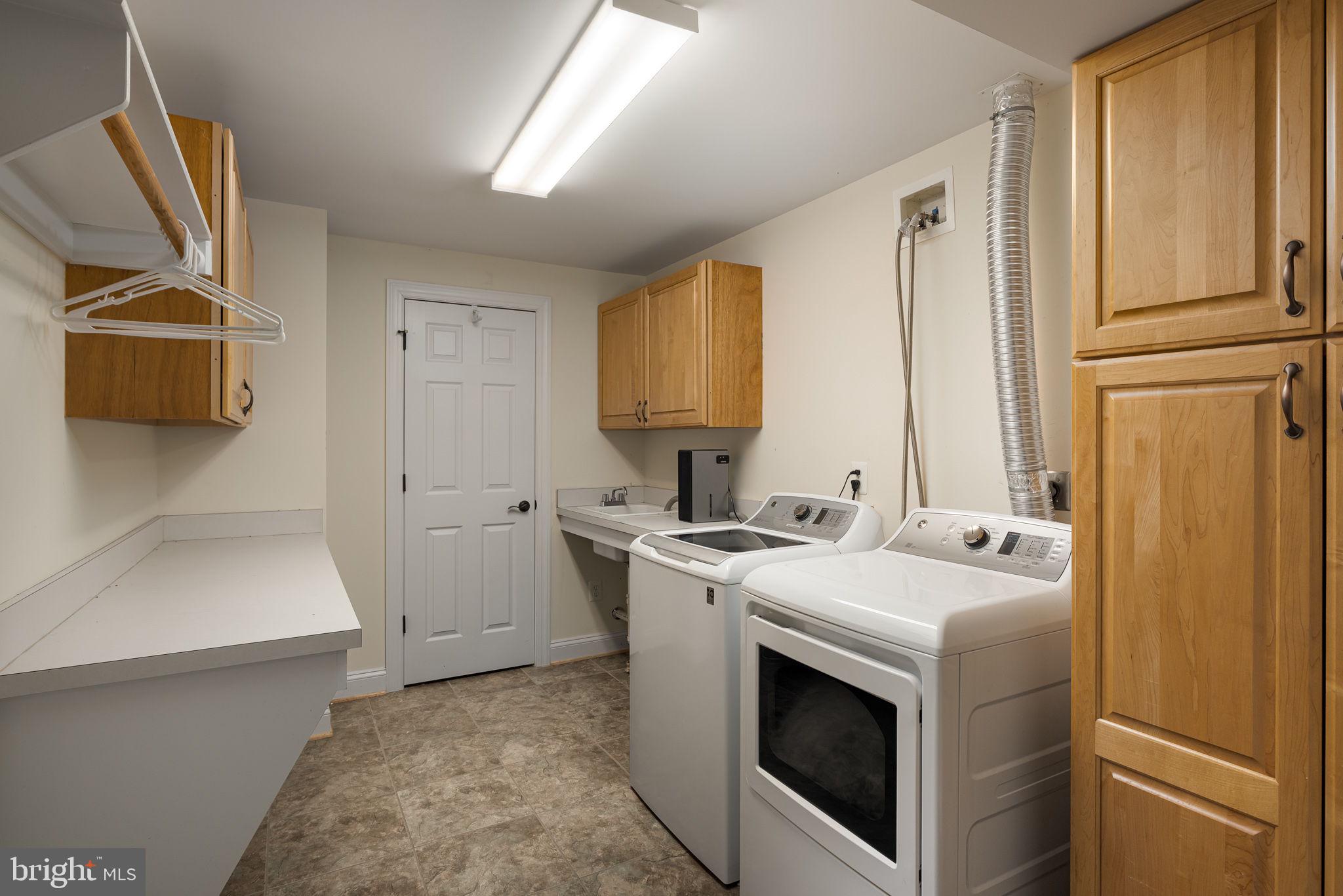 FARMINGTON ON THE GREEN - Residential