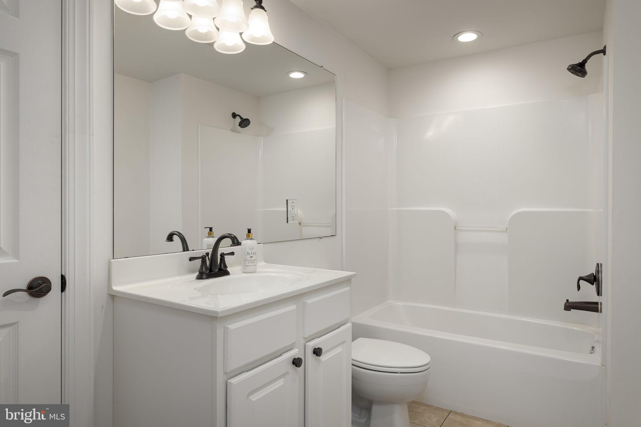 FARMINGTON ON THE GREEN - Residential