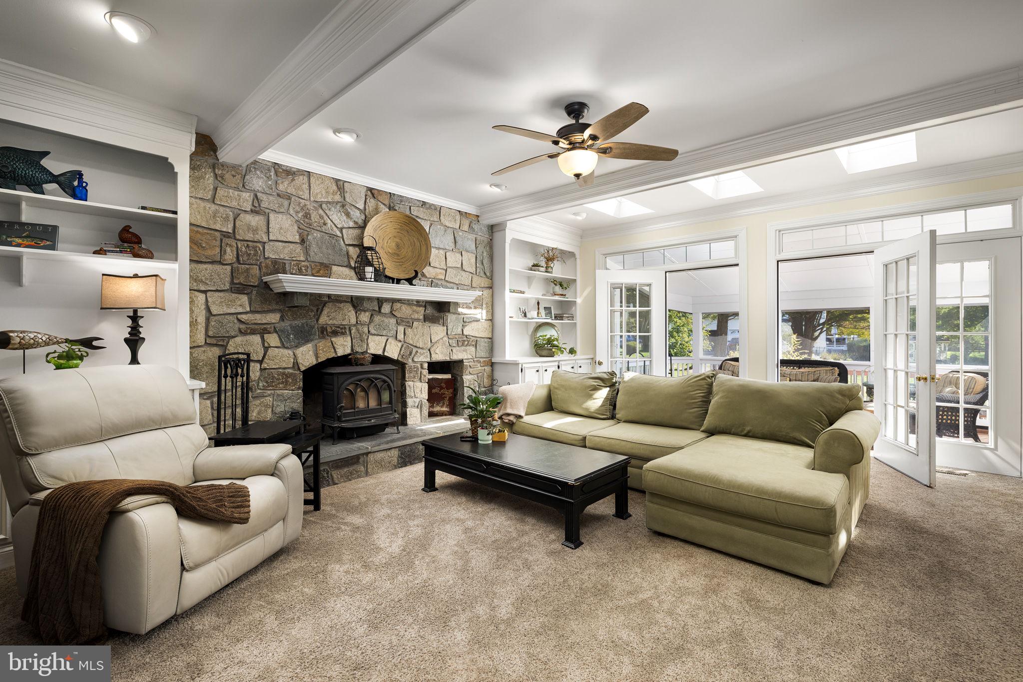 FARMINGTON ON THE GREEN - Residential