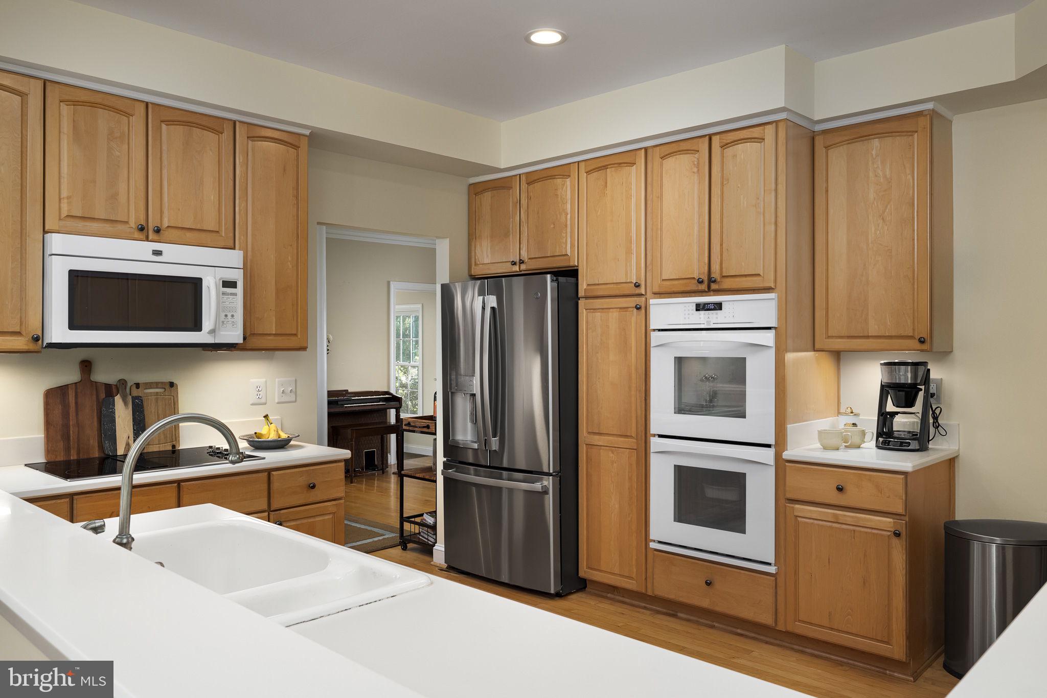 FARMINGTON ON THE GREEN - Residential