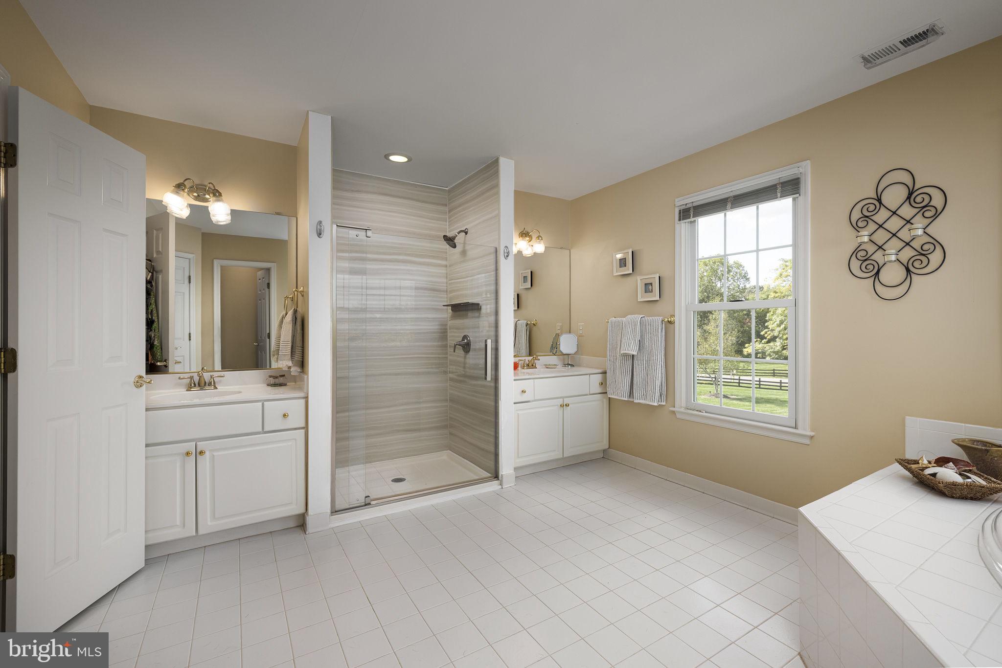 FARMINGTON ON THE GREEN - Residential