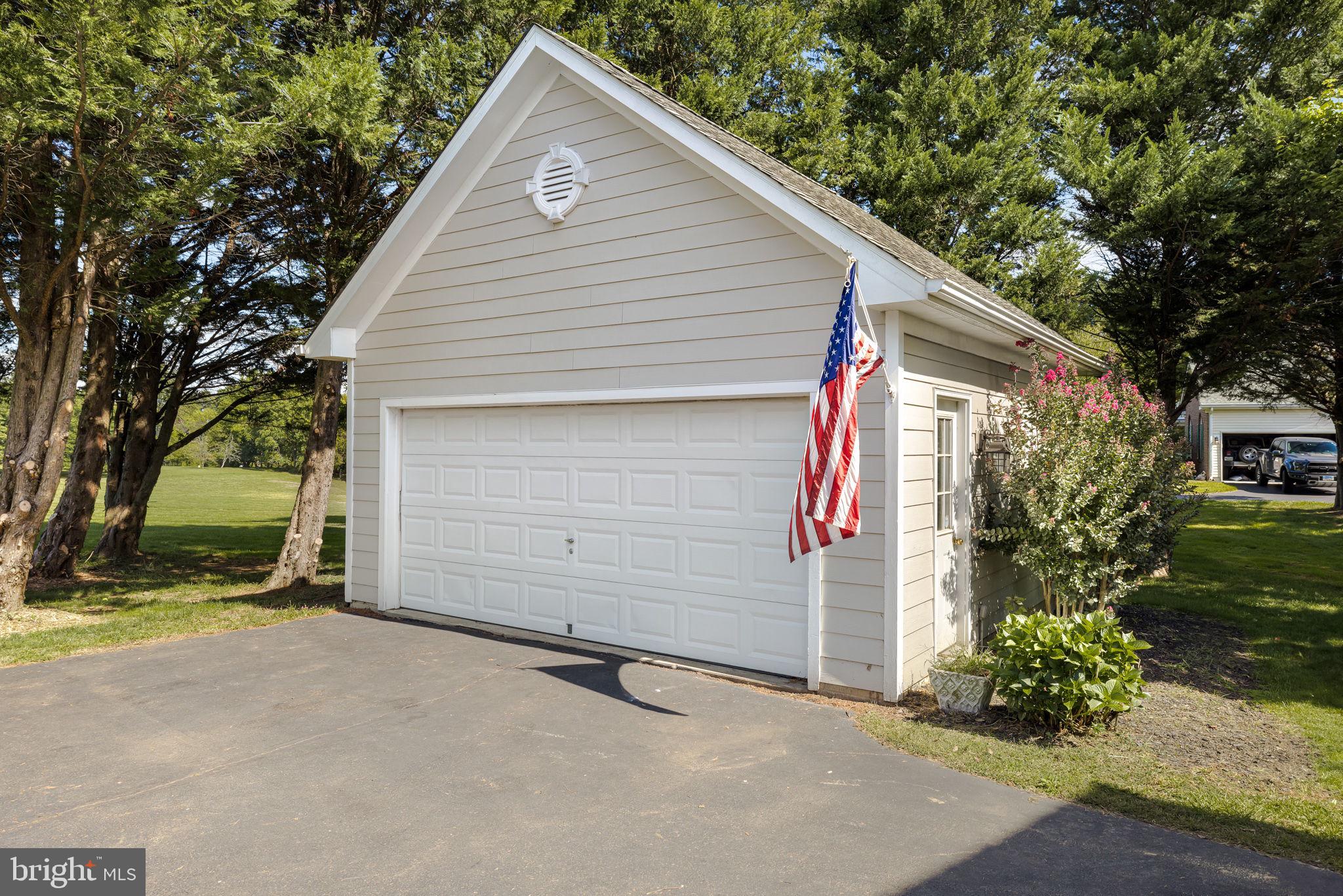 FARMINGTON ON THE GREEN - Residential