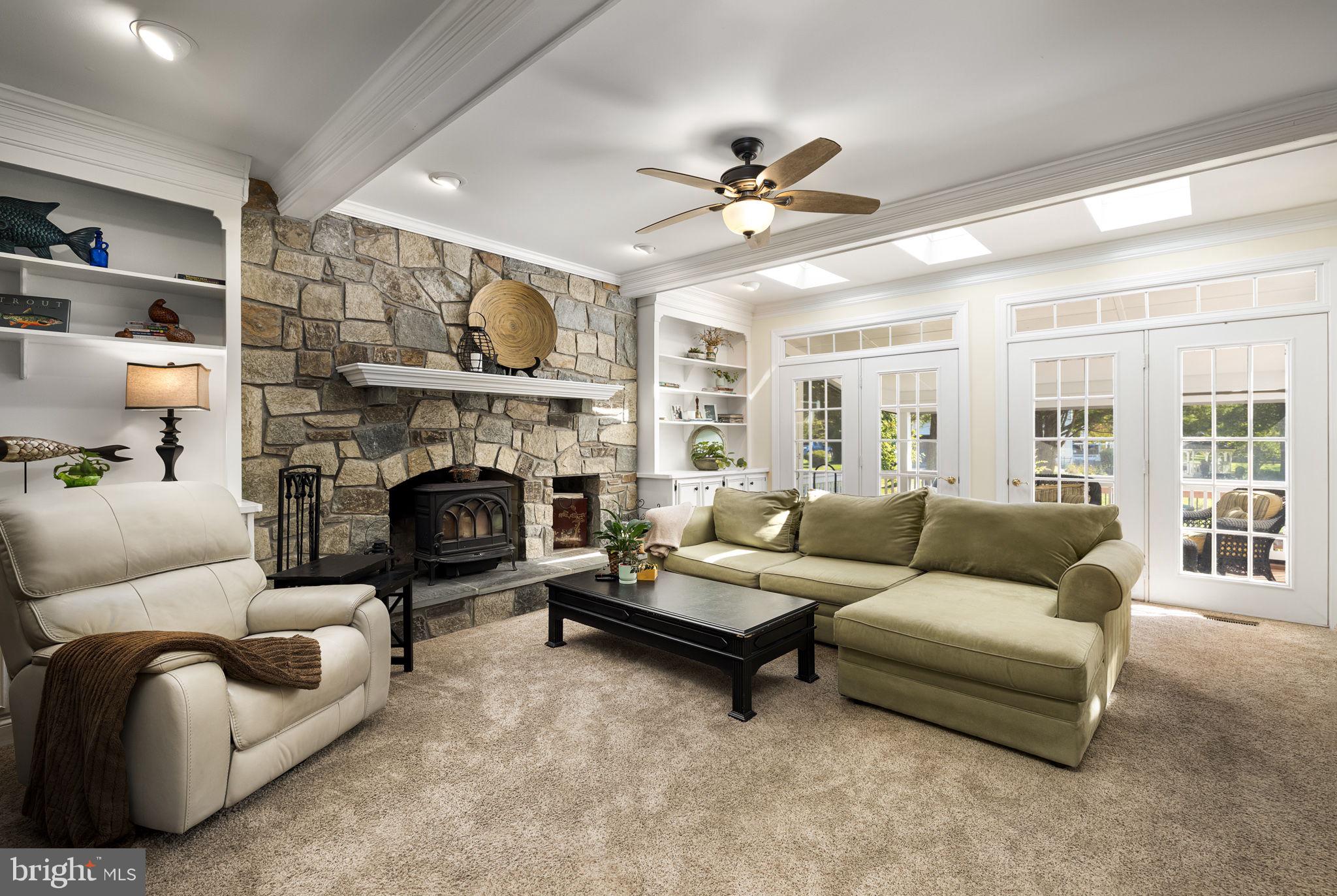 FARMINGTON ON THE GREEN - Residential