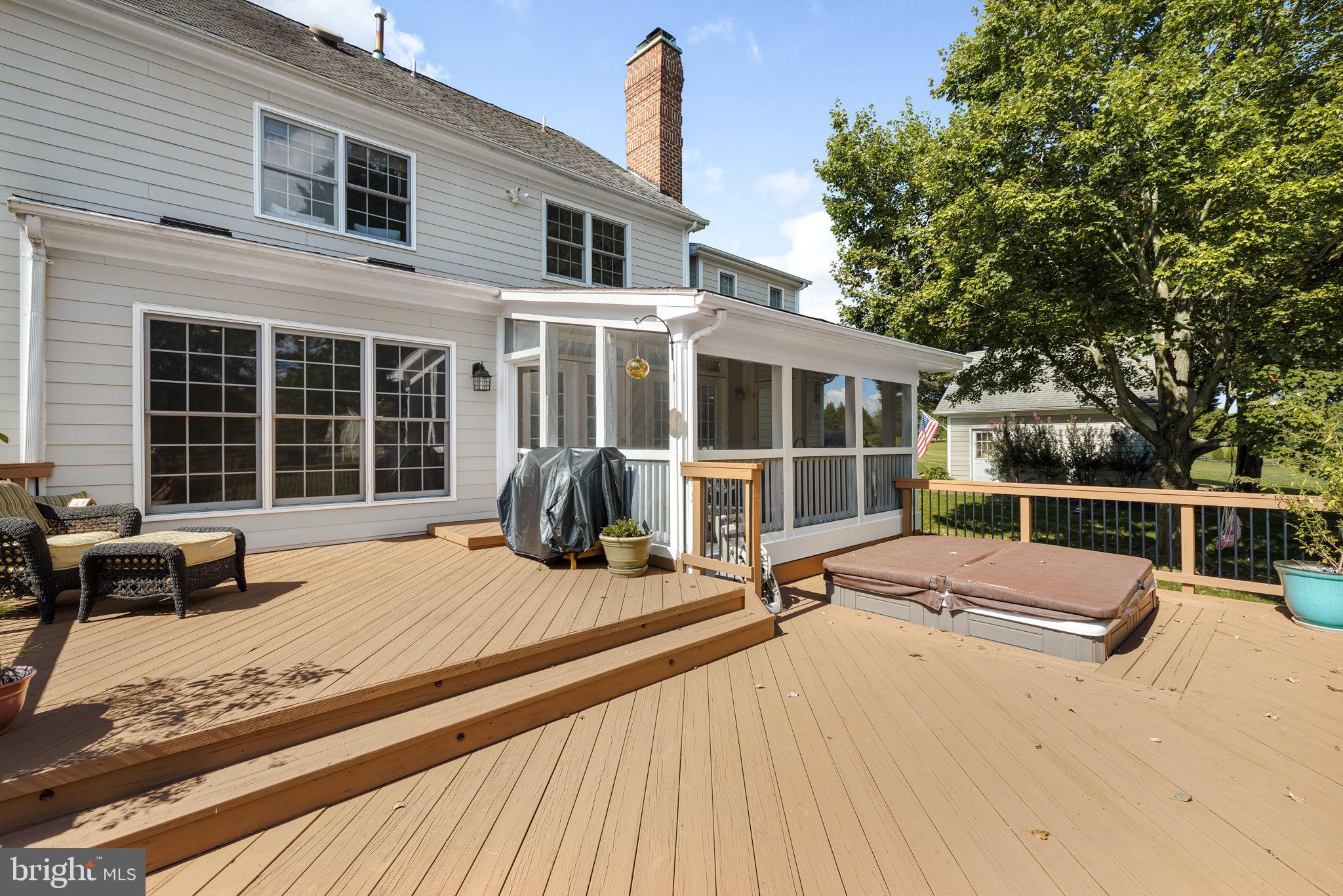 FARMINGTON ON THE GREEN - Residential