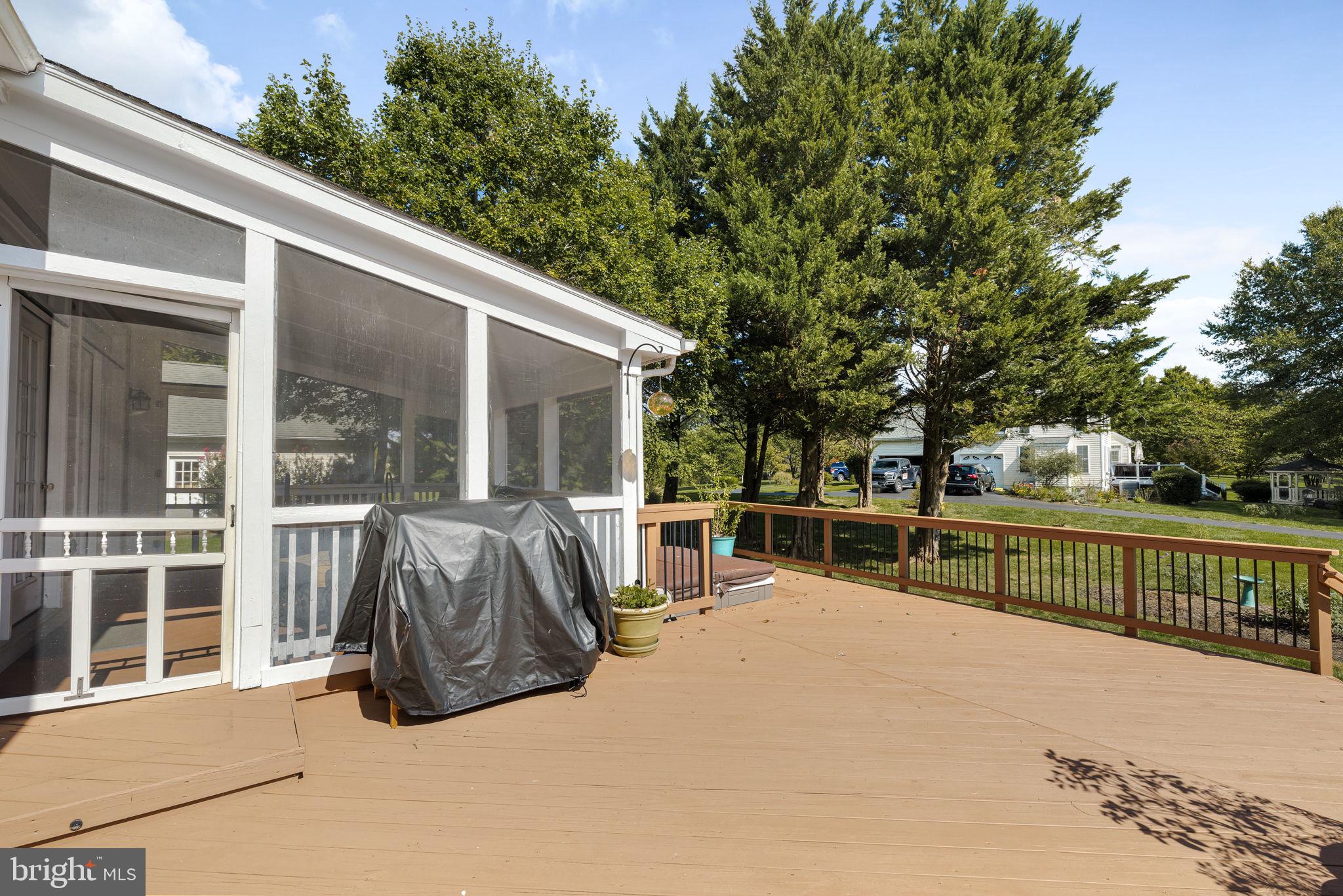 FARMINGTON ON THE GREEN - Residential