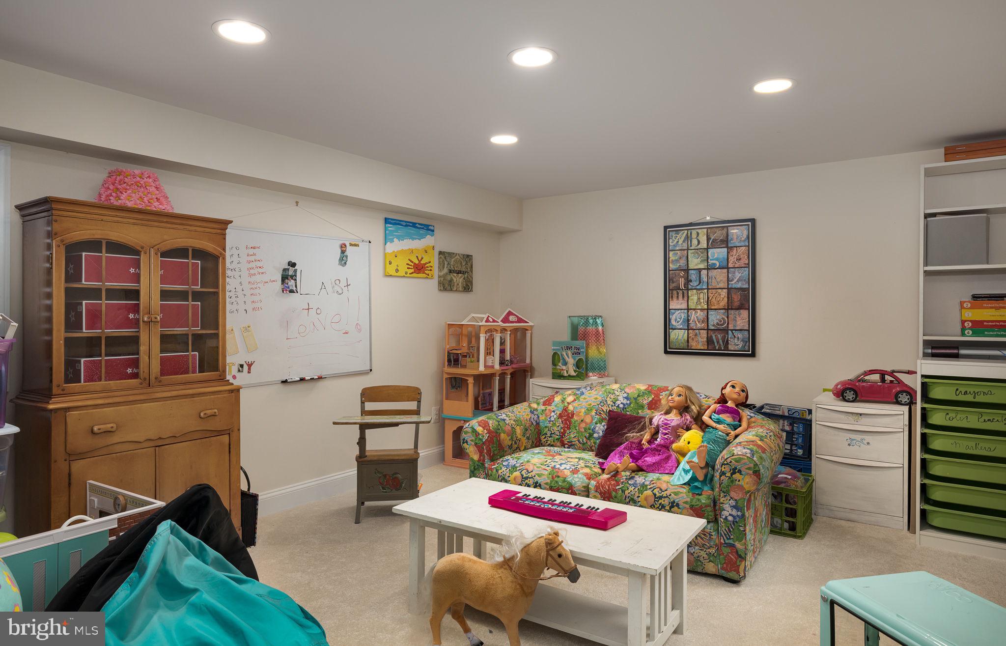 FARMINGTON ON THE GREEN - Residential