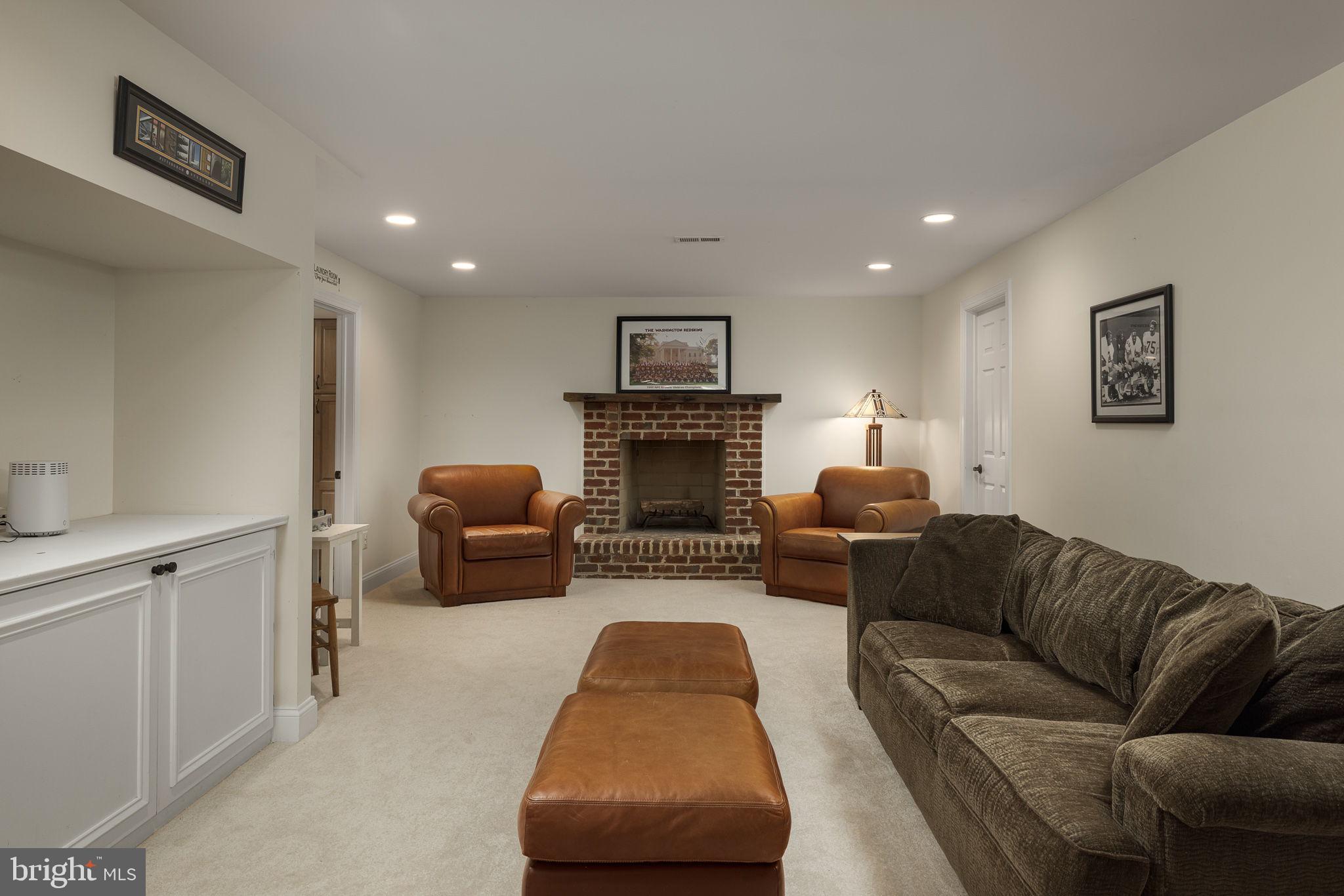 FARMINGTON ON THE GREEN - Residential