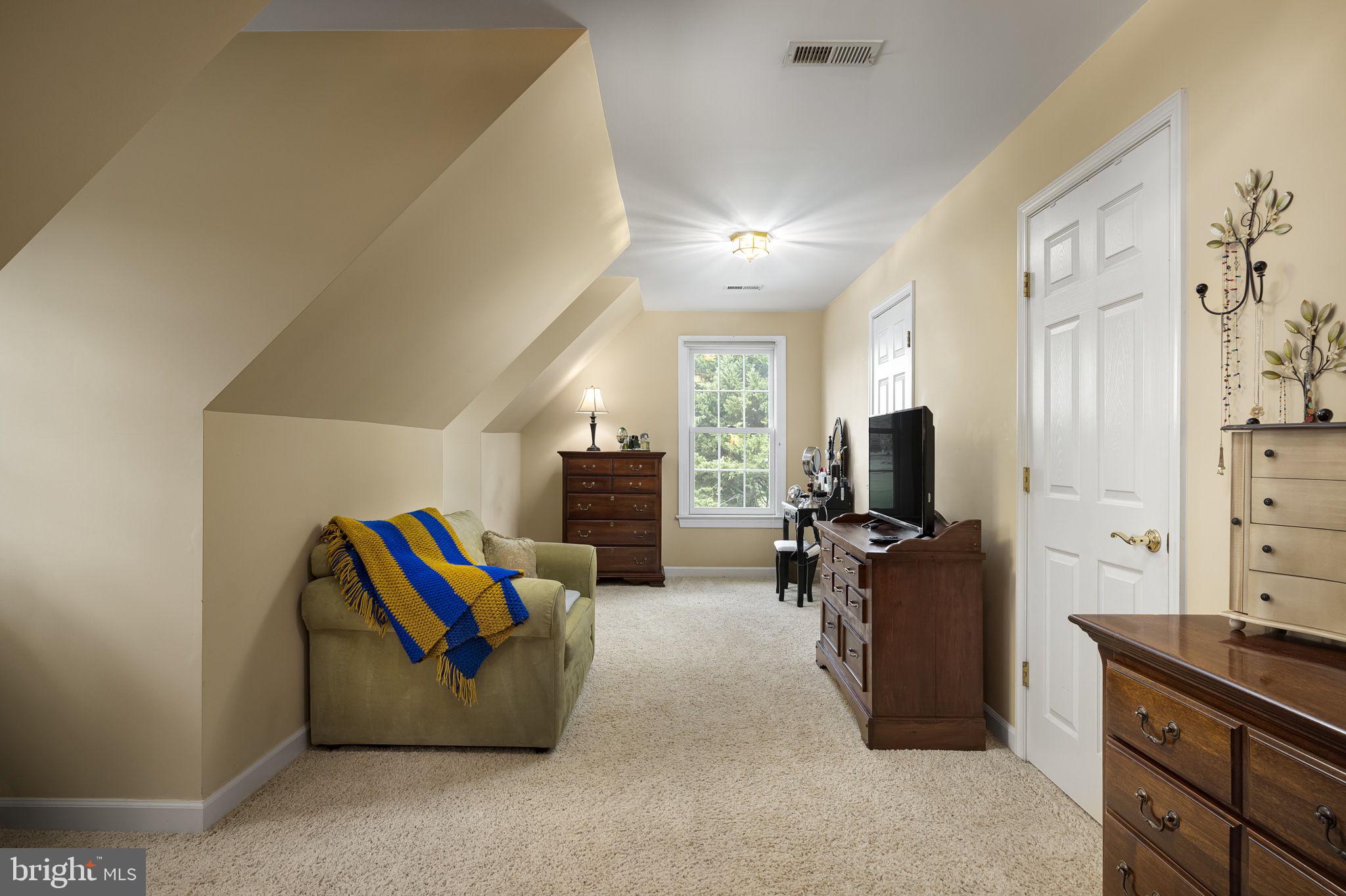 FARMINGTON ON THE GREEN - Residential