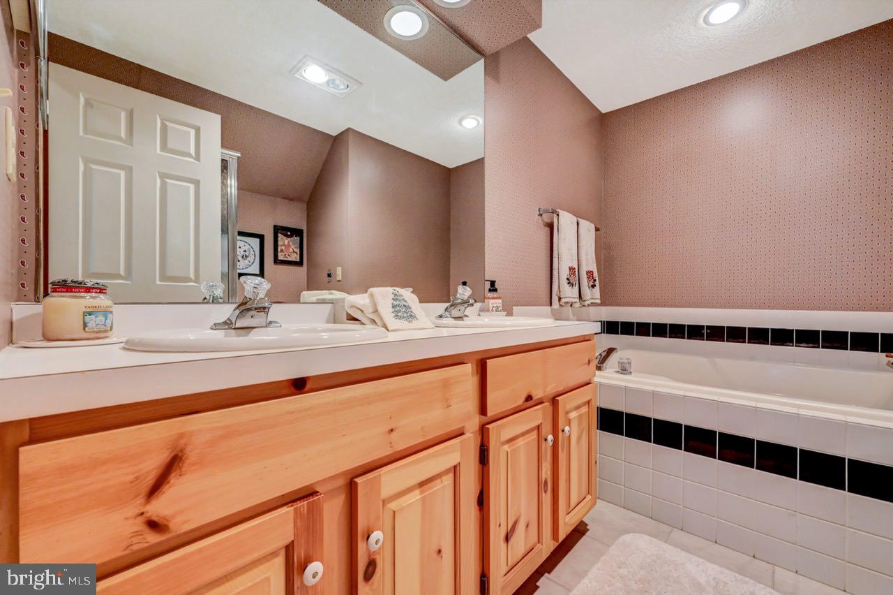 SNOW RIDGE VILLAGE - Residential