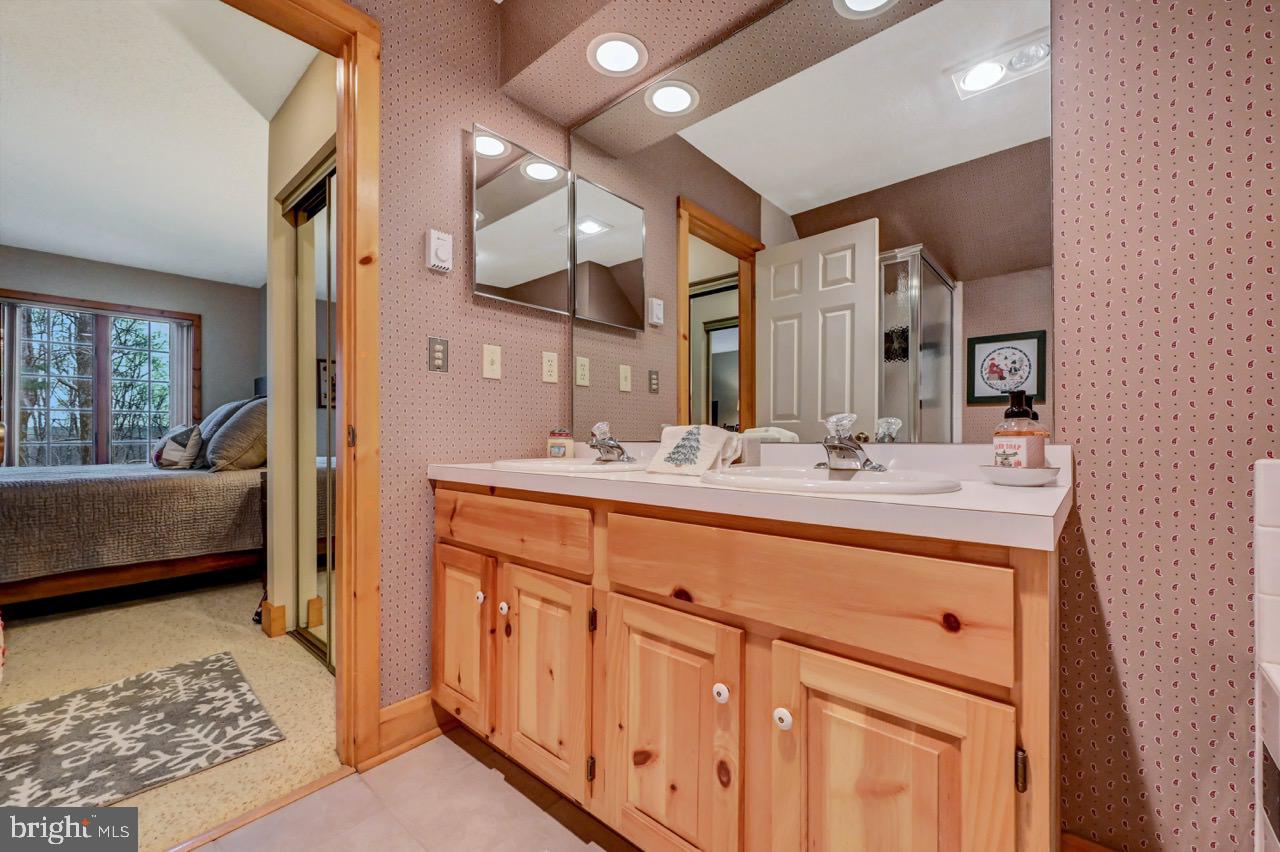 SNOW RIDGE VILLAGE - Residential