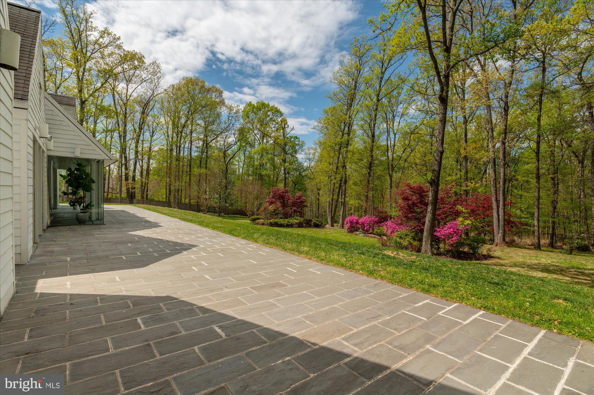 POTOMAC OUTSIDE - Residential