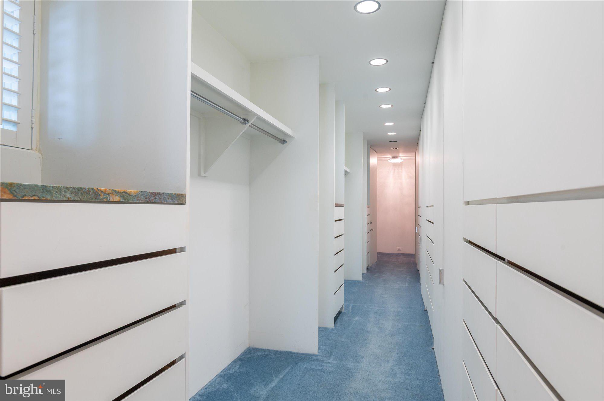 POTOMAC OUTSIDE - Residential