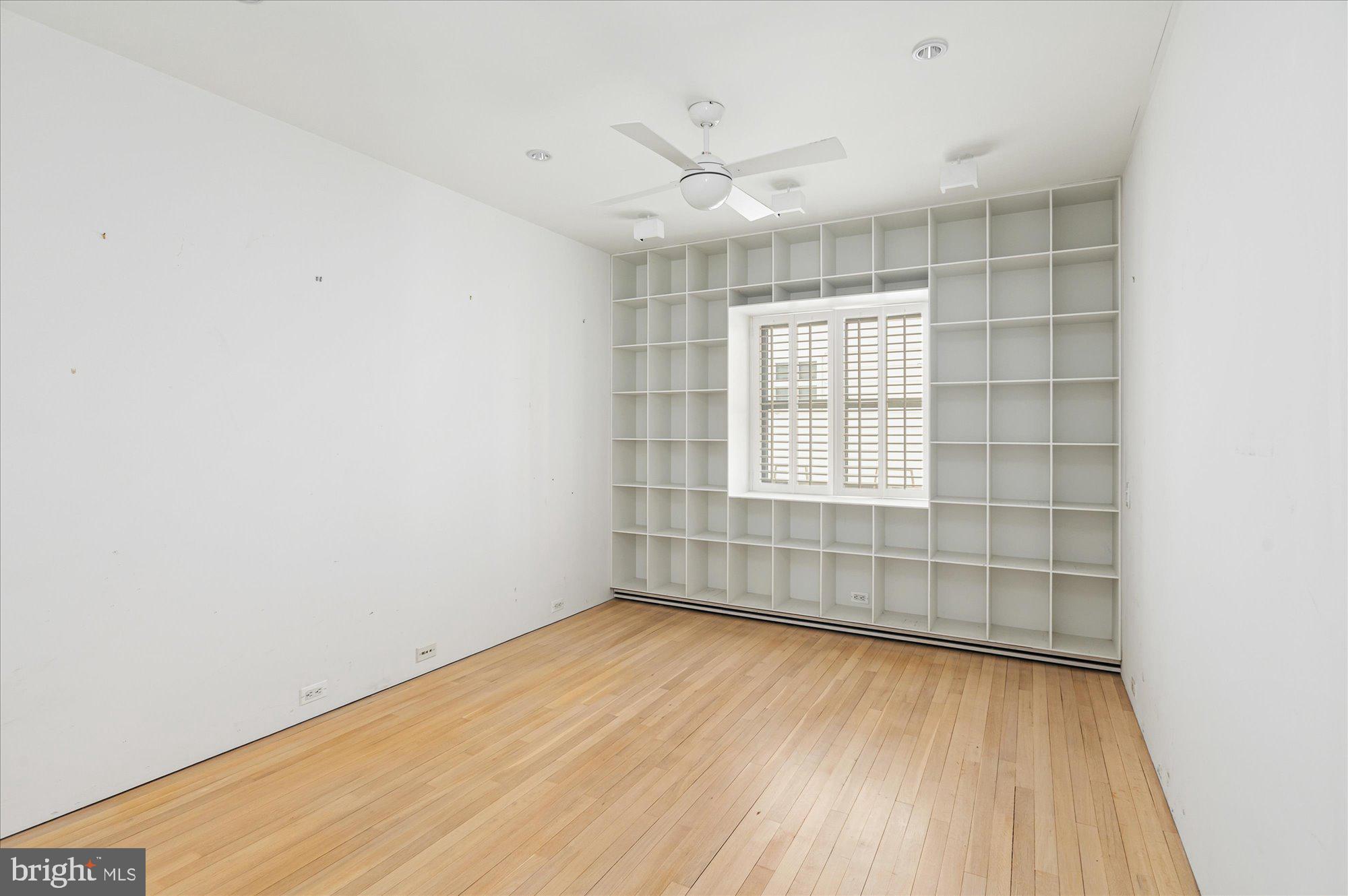 POTOMAC OUTSIDE - Residential