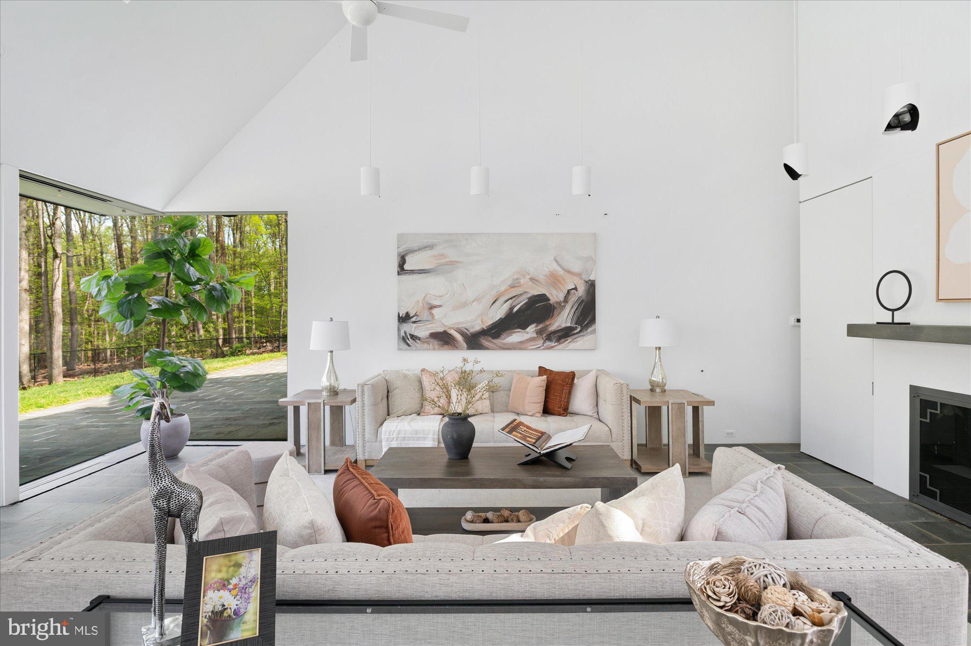 POTOMAC OUTSIDE - Residential