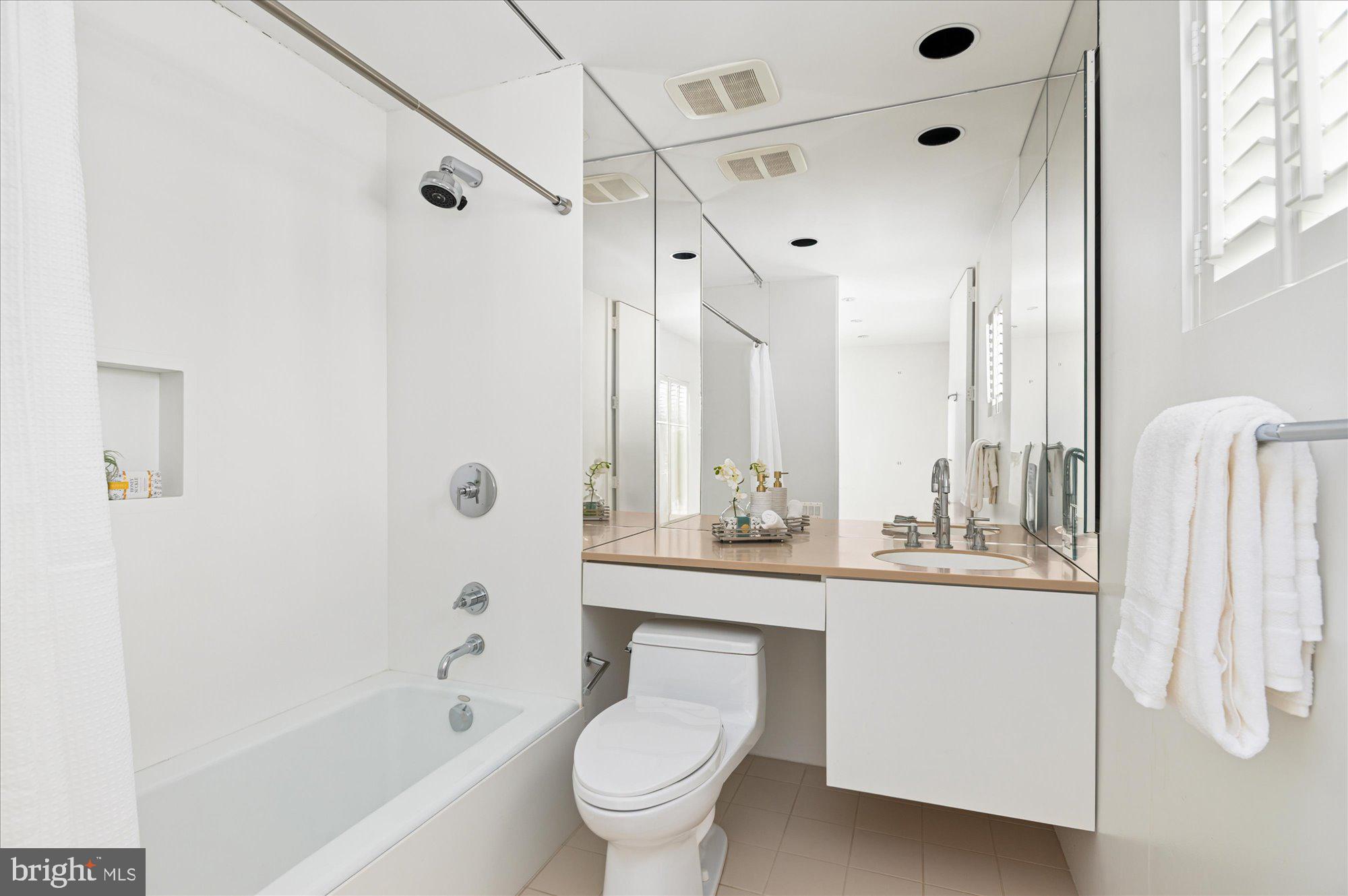 POTOMAC OUTSIDE - Residential