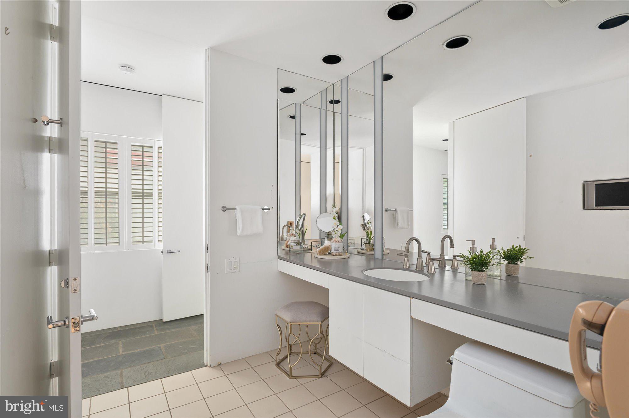 POTOMAC OUTSIDE - Residential