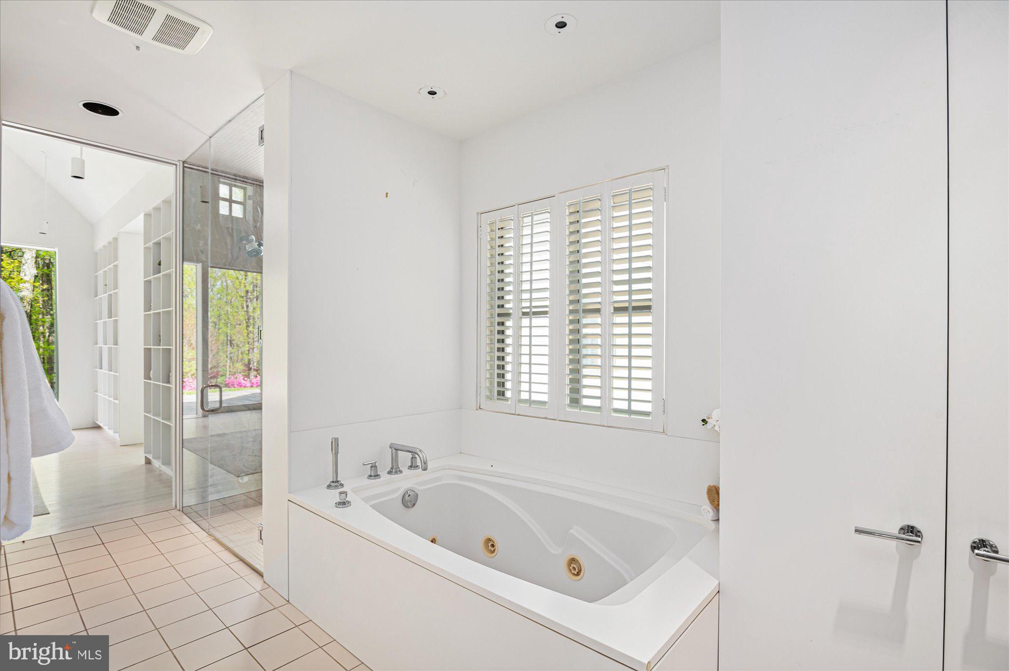 POTOMAC OUTSIDE - Residential