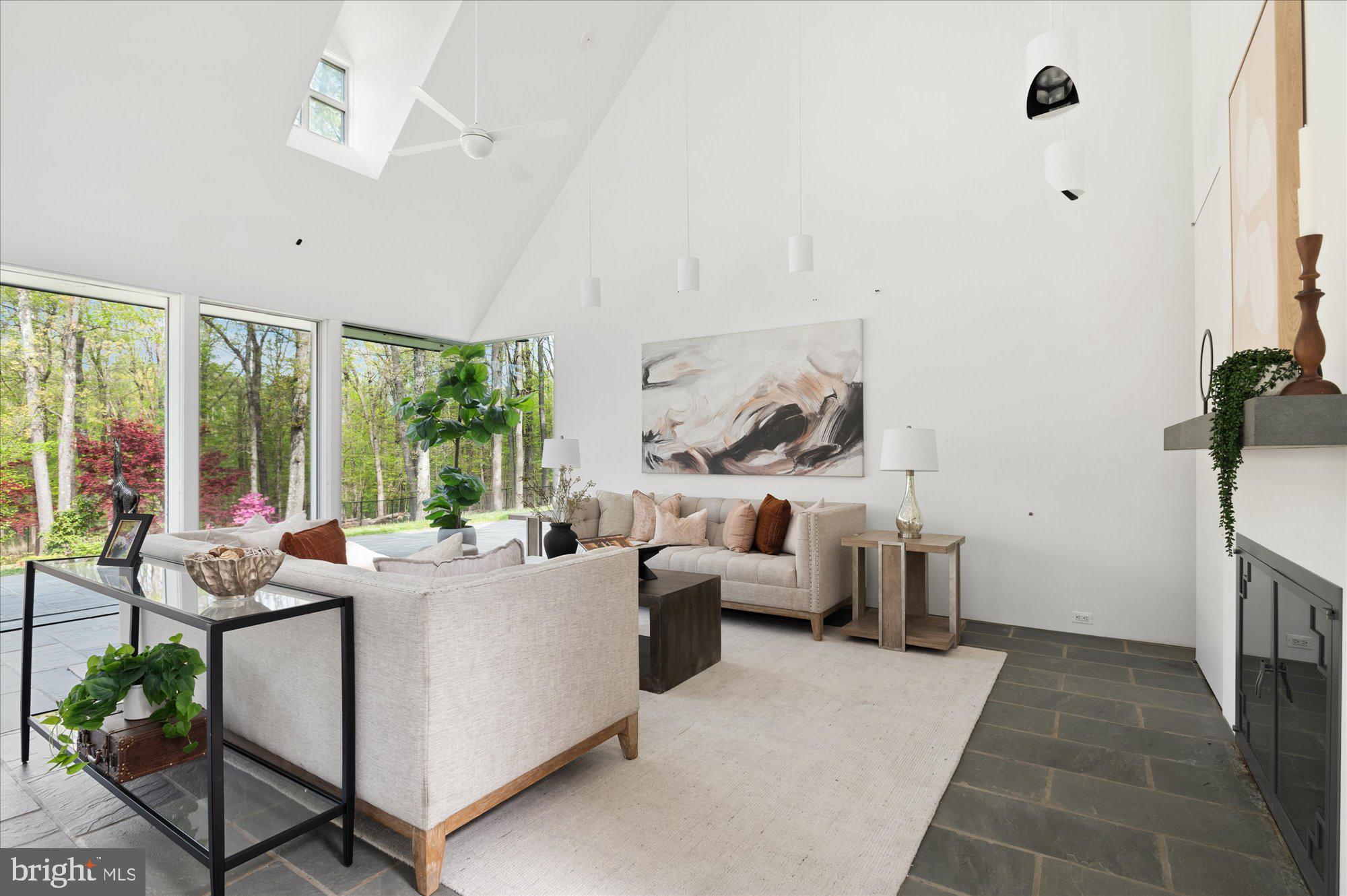 POTOMAC OUTSIDE - Residential