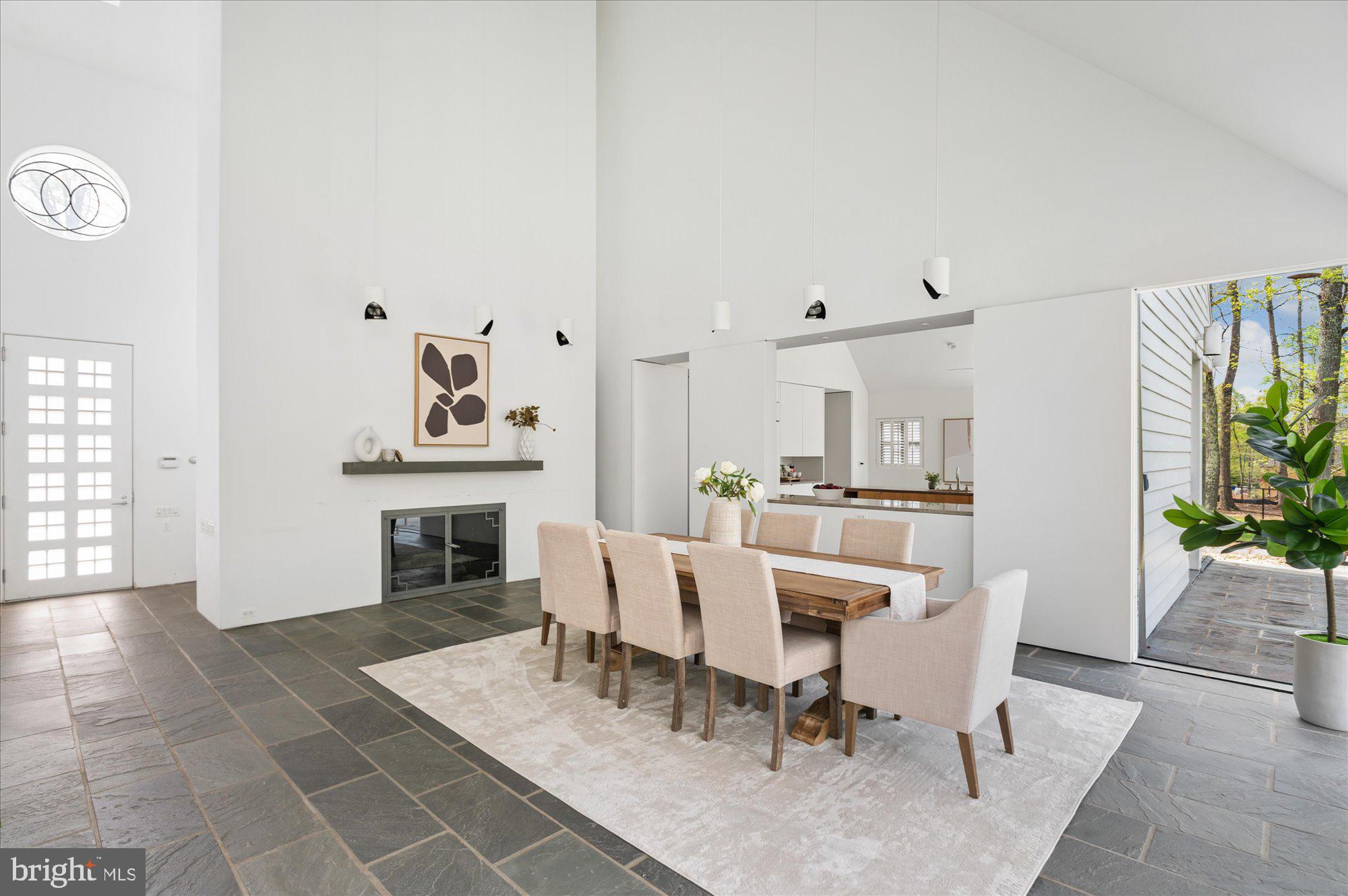 POTOMAC OUTSIDE - Residential