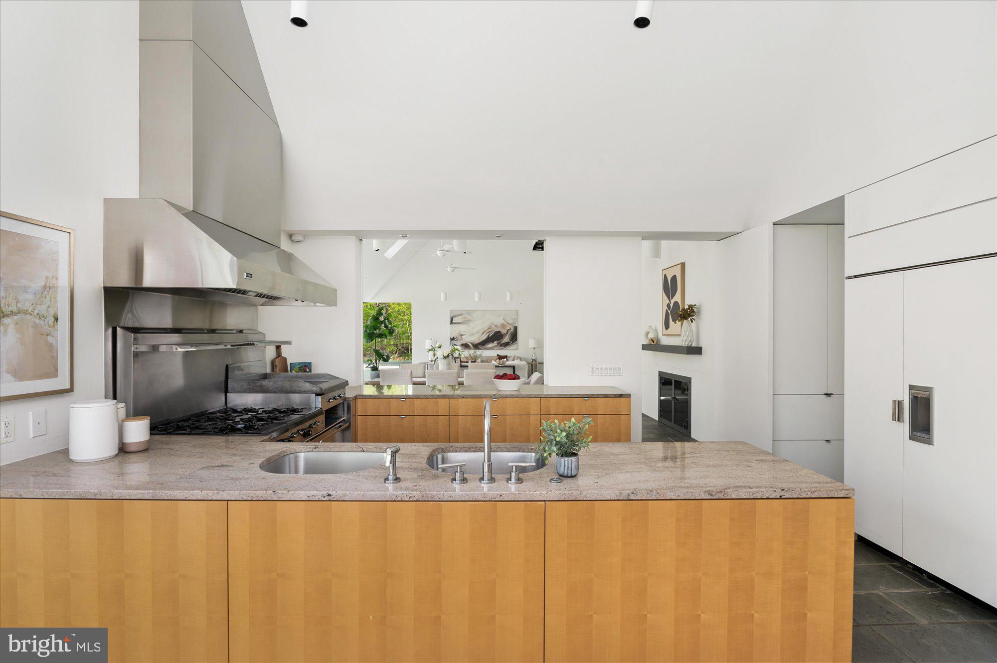 POTOMAC OUTSIDE - Residential