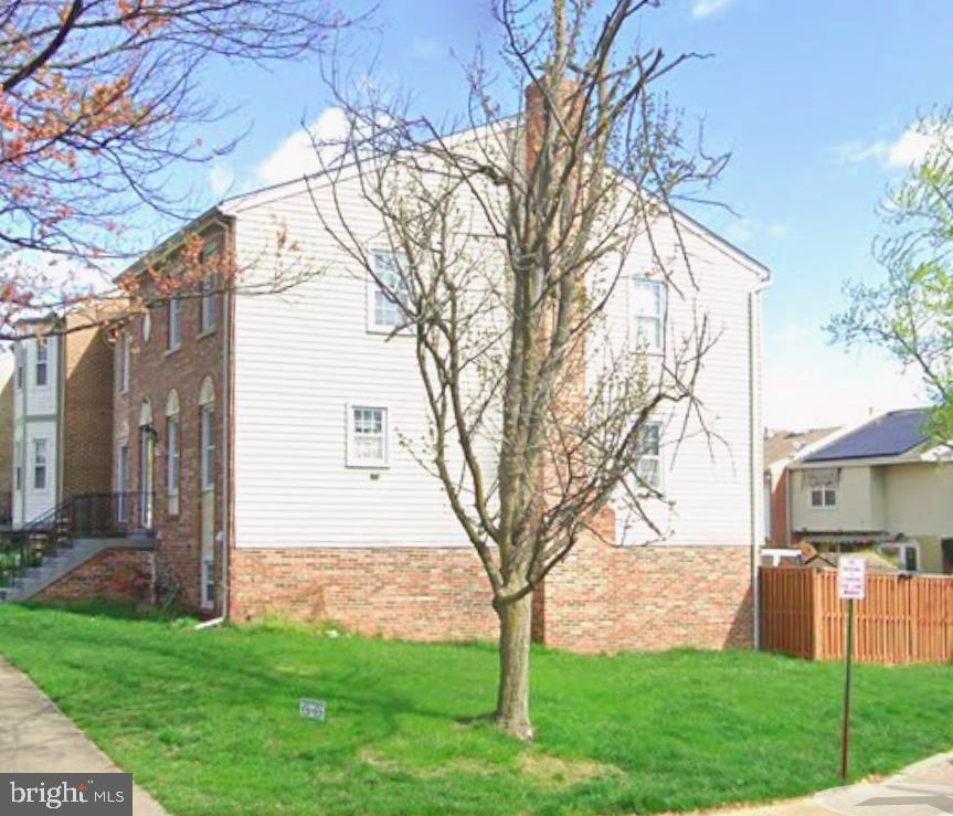 9525 GREENCASTLE LANE