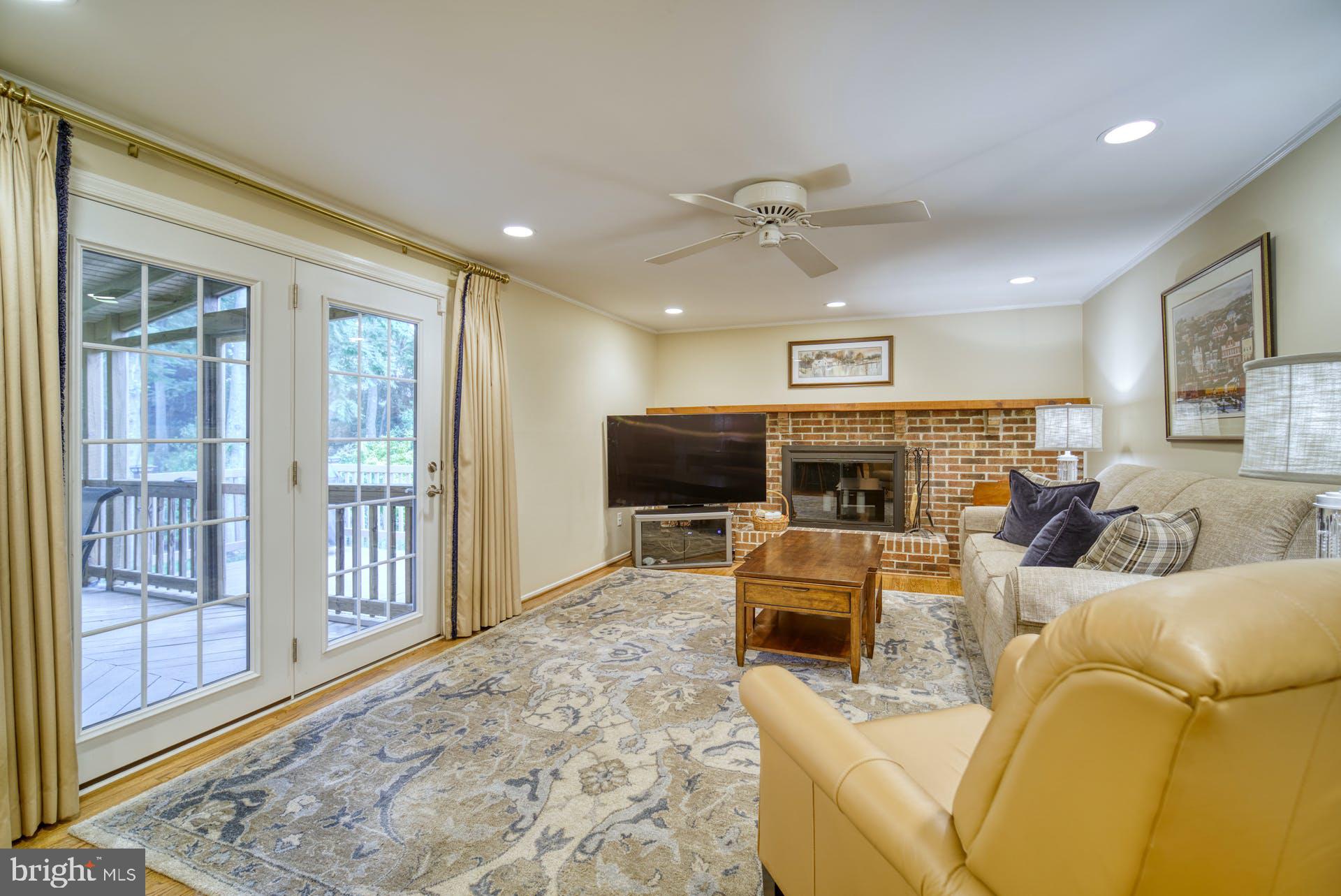 LONGWOOD KNOLLS - Residential