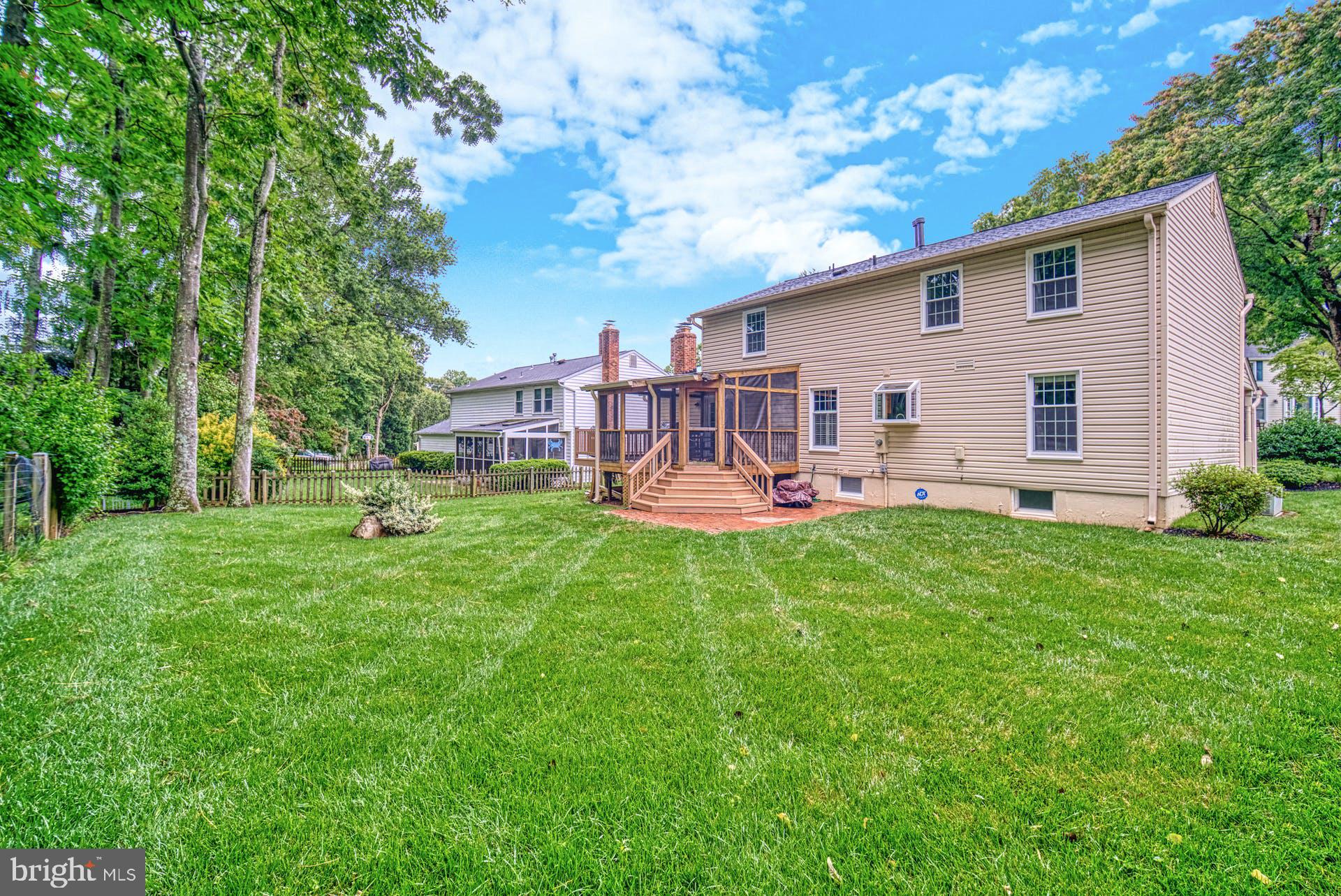 LONGWOOD KNOLLS - Residential