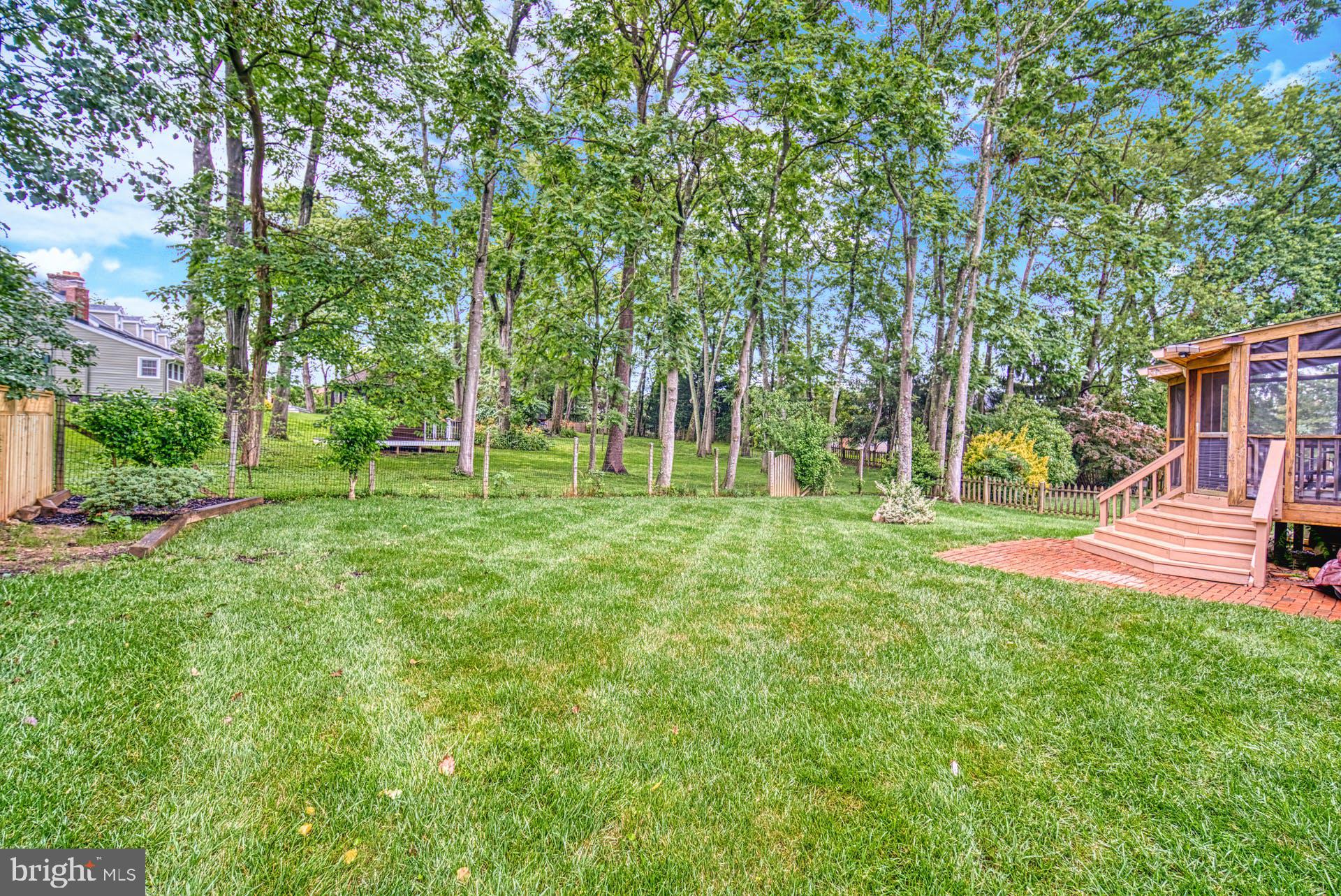 LONGWOOD KNOLLS - Residential