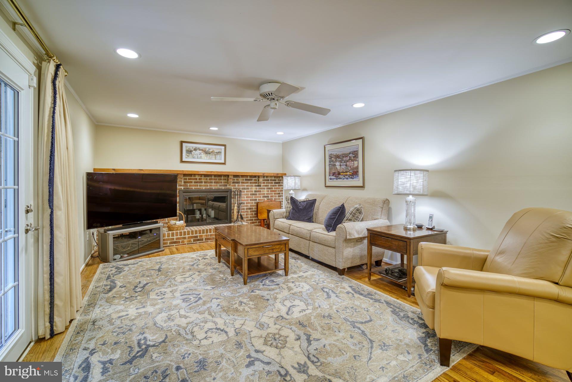 LONGWOOD KNOLLS - Residential