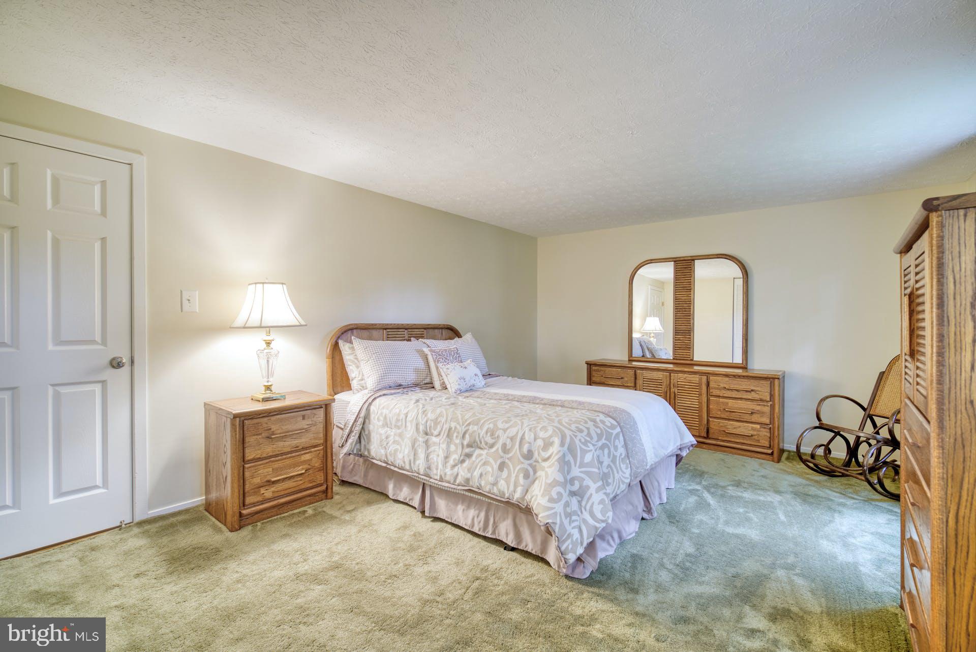 LONGWOOD KNOLLS - Residential