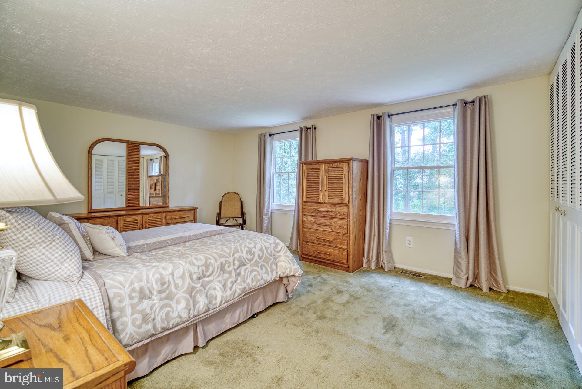 LONGWOOD KNOLLS - Residential