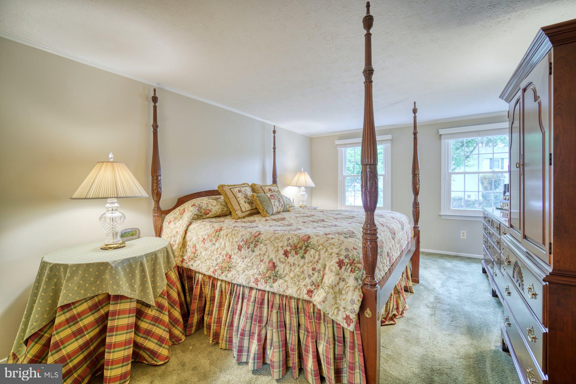 LONGWOOD KNOLLS - Residential