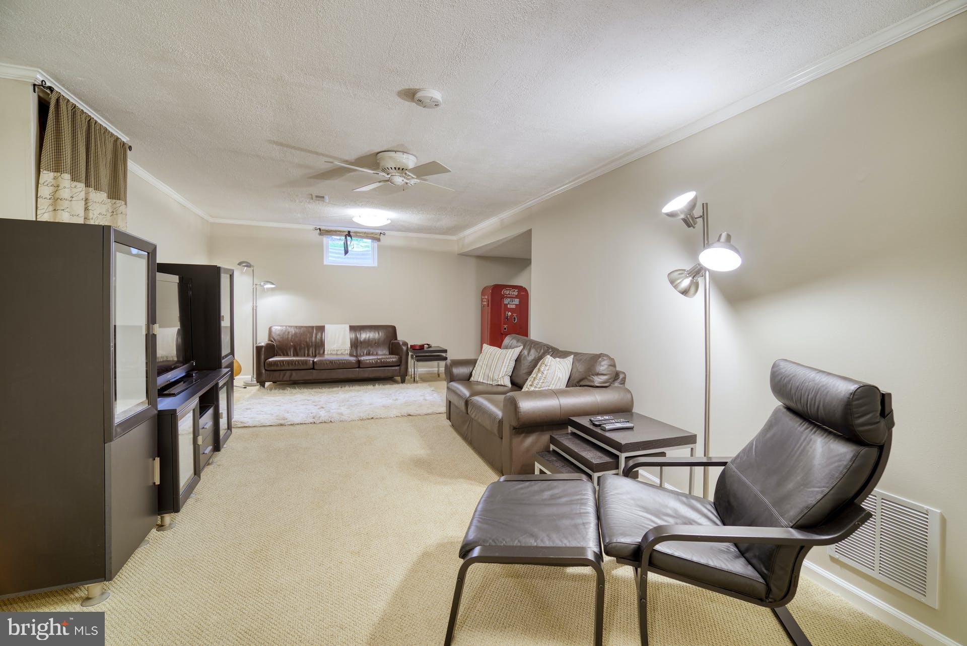 LONGWOOD KNOLLS - Residential