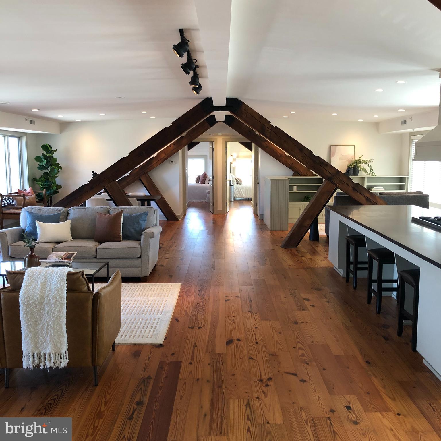 336 N CHRISTIAN STREET E