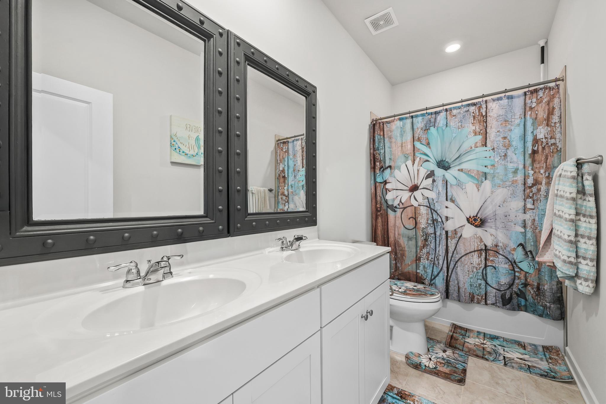 SENSENY VILLAGE - Residential