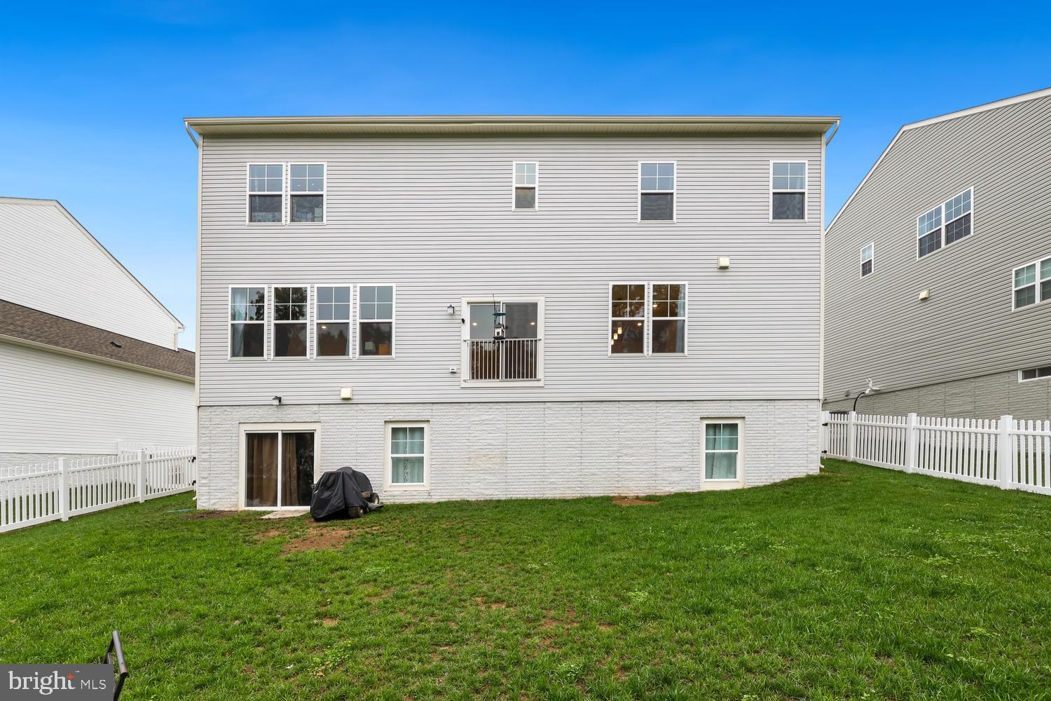 SENSENY VILLAGE - Residential