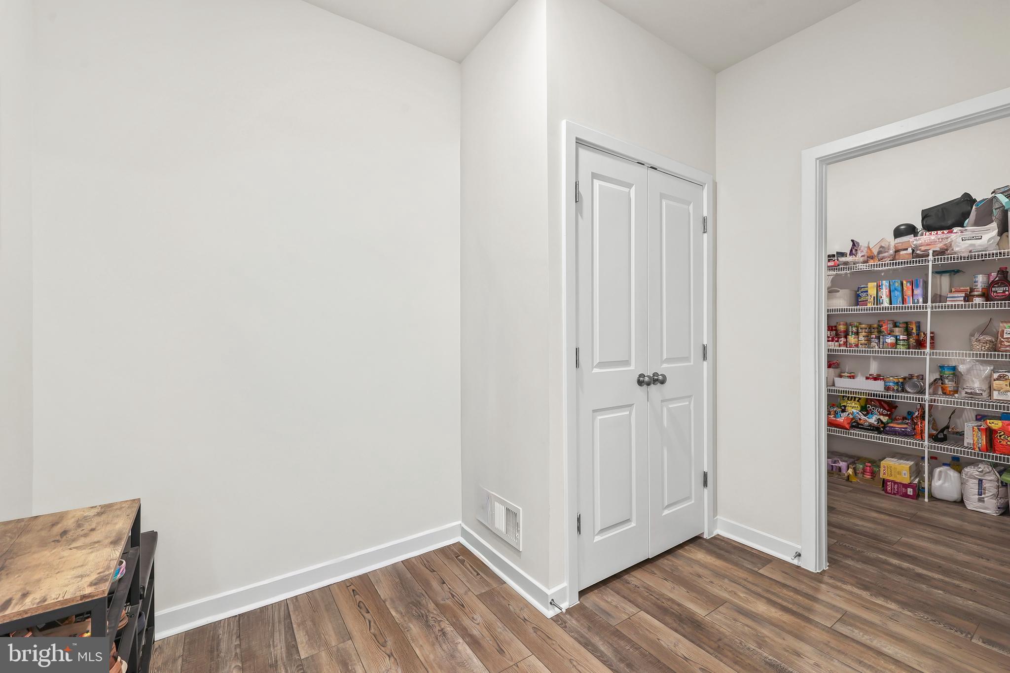 SENSENY VILLAGE - Residential