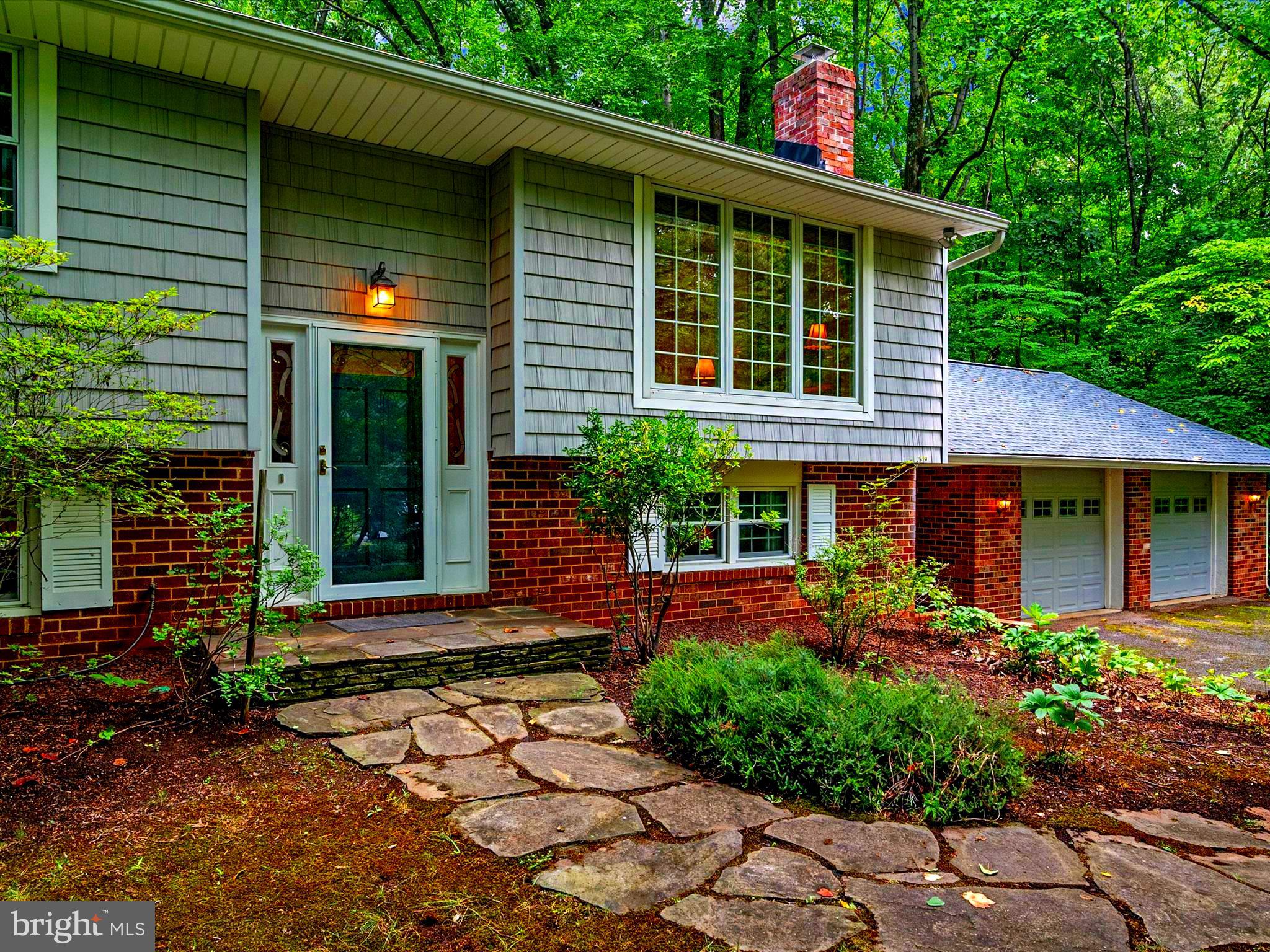 1498 KINGSWAY COURT