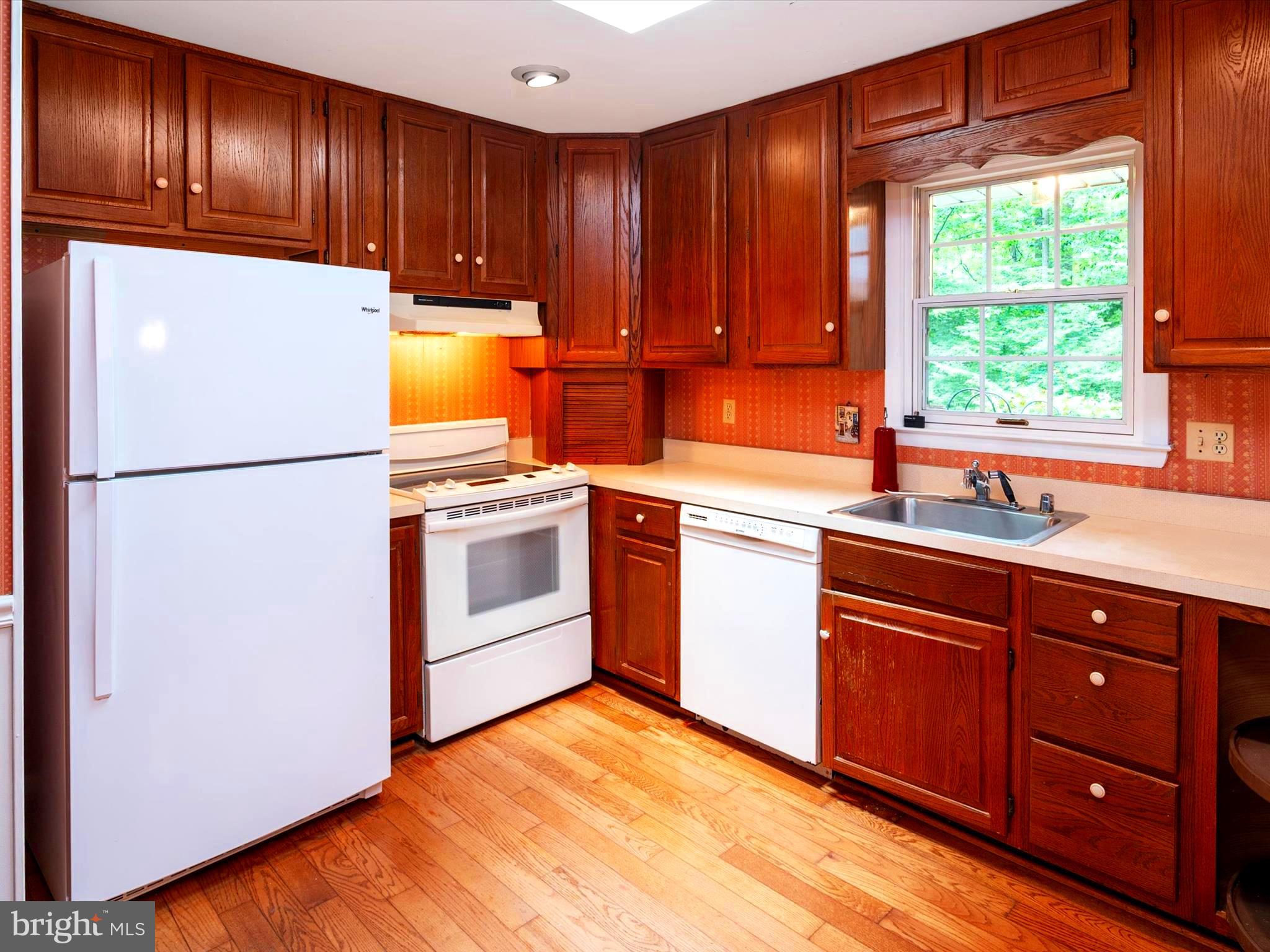 HALLMARK WOODS - Residential